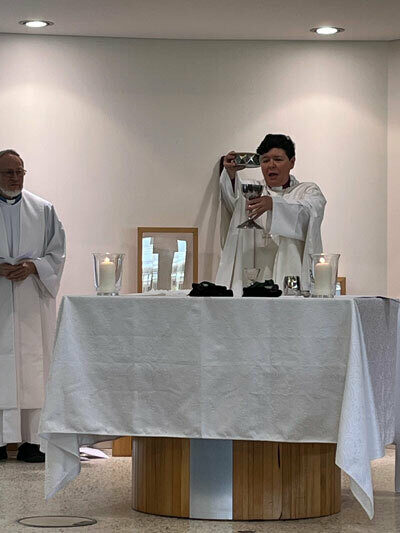 Ellenbrook 25 Years Revd Trevor Goodman Jones and Bishop Kate Wilmot