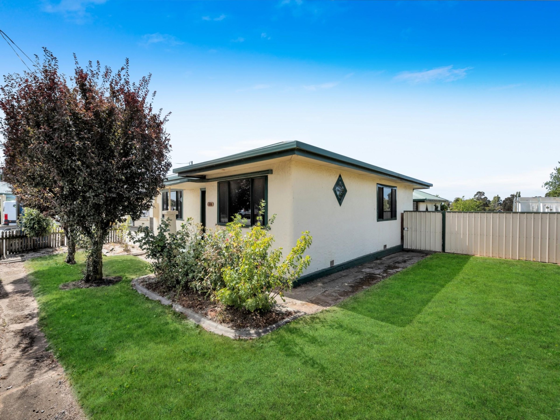 Road House General Store LPO Freehold 3BR Home Block size 2668m2, T/O FY25 $1.5mill+