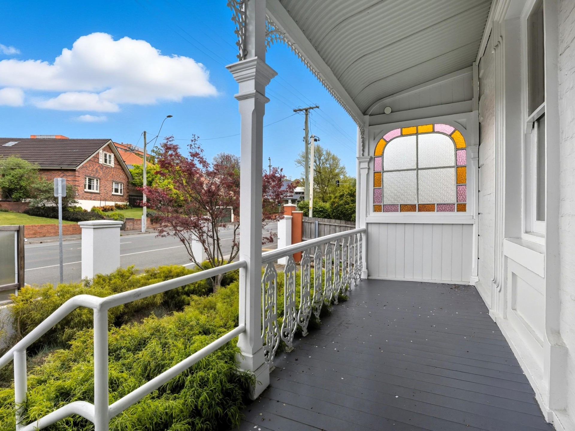 Prime Location Residence with Income or 3 BnB lets (stca) or Health Professional Rooms