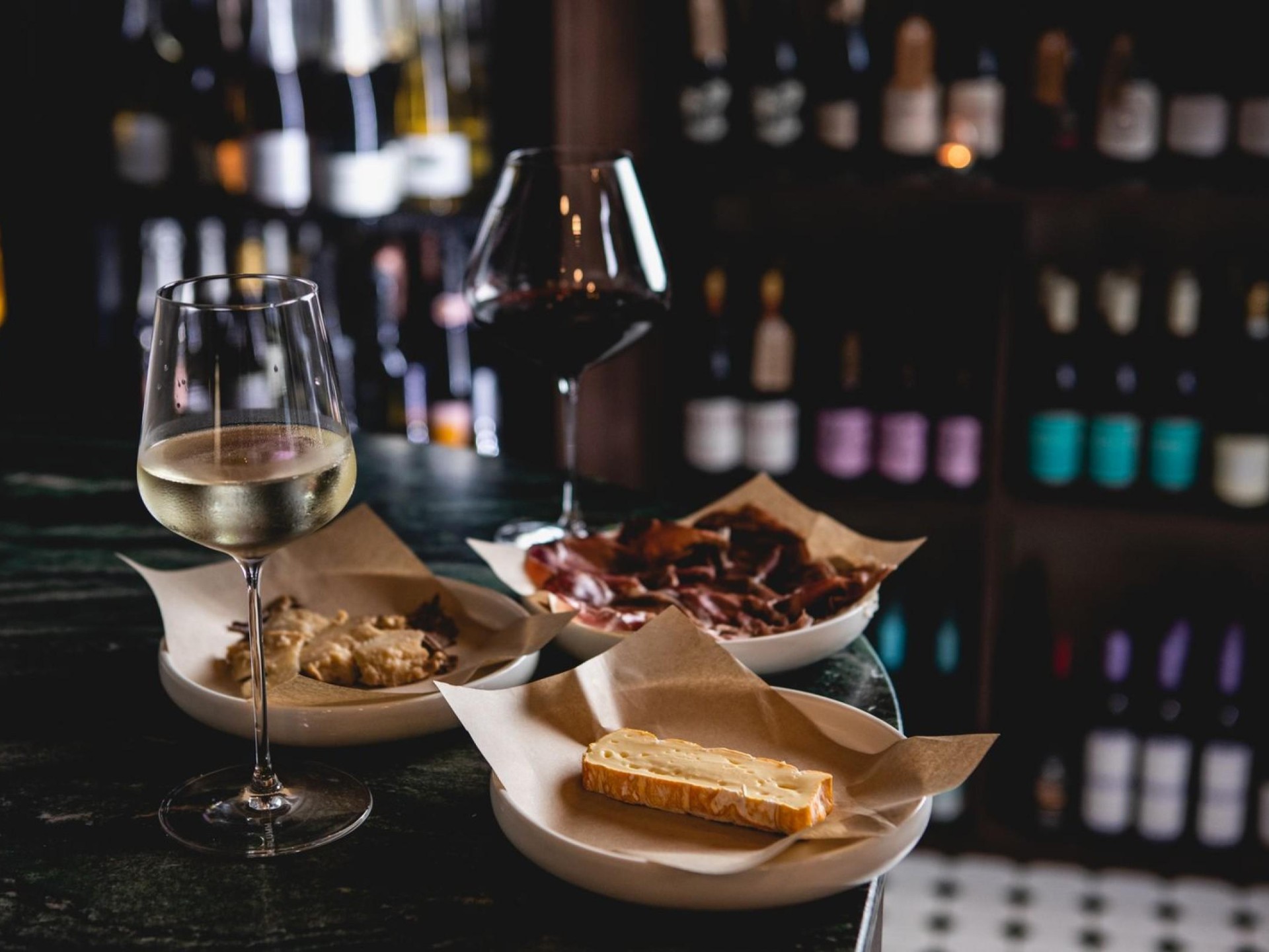 Popular Bar & Pizzeria  Short Evening Hours  Brilliant Fit Out