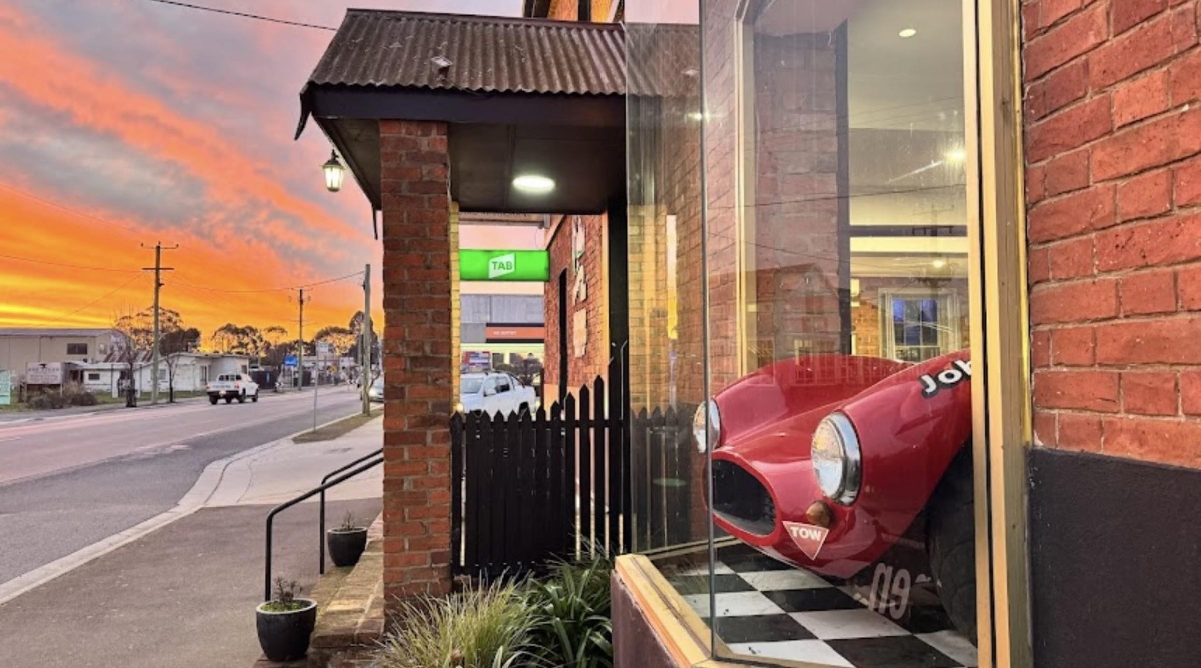 Historic Country Hotel  Business Food Bar Asking $190,000+sav Long Lease