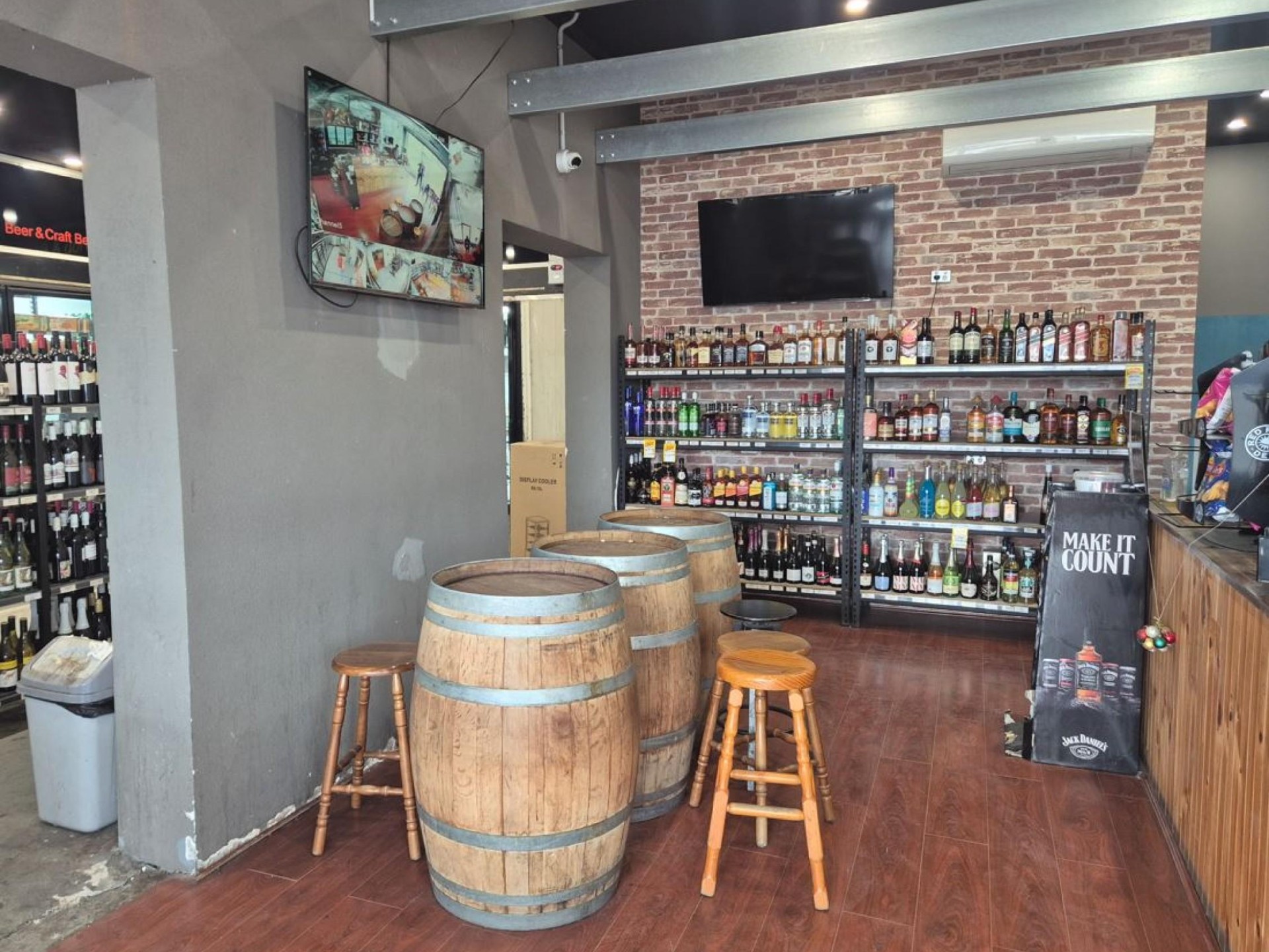 WESTERN SUBURBS BOTTLESHOP & BAR  UNIQUE DUAL-INCOME BUSINESS  ONLY $190,000
