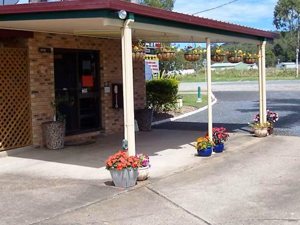 Lovely Little Starter Motel in Sunny Sarina