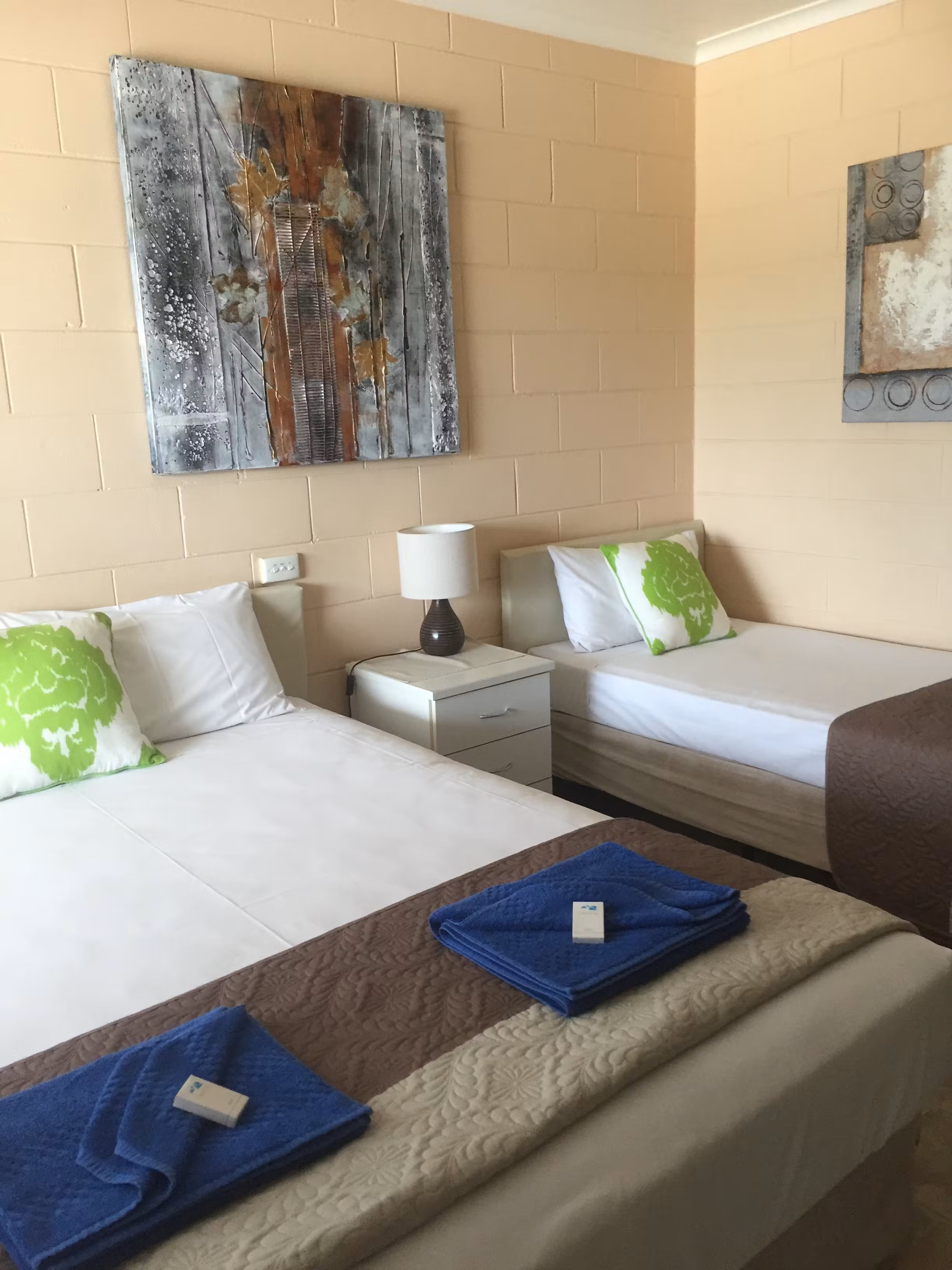 Lovely Little Starter Motel in Sunny Sarina