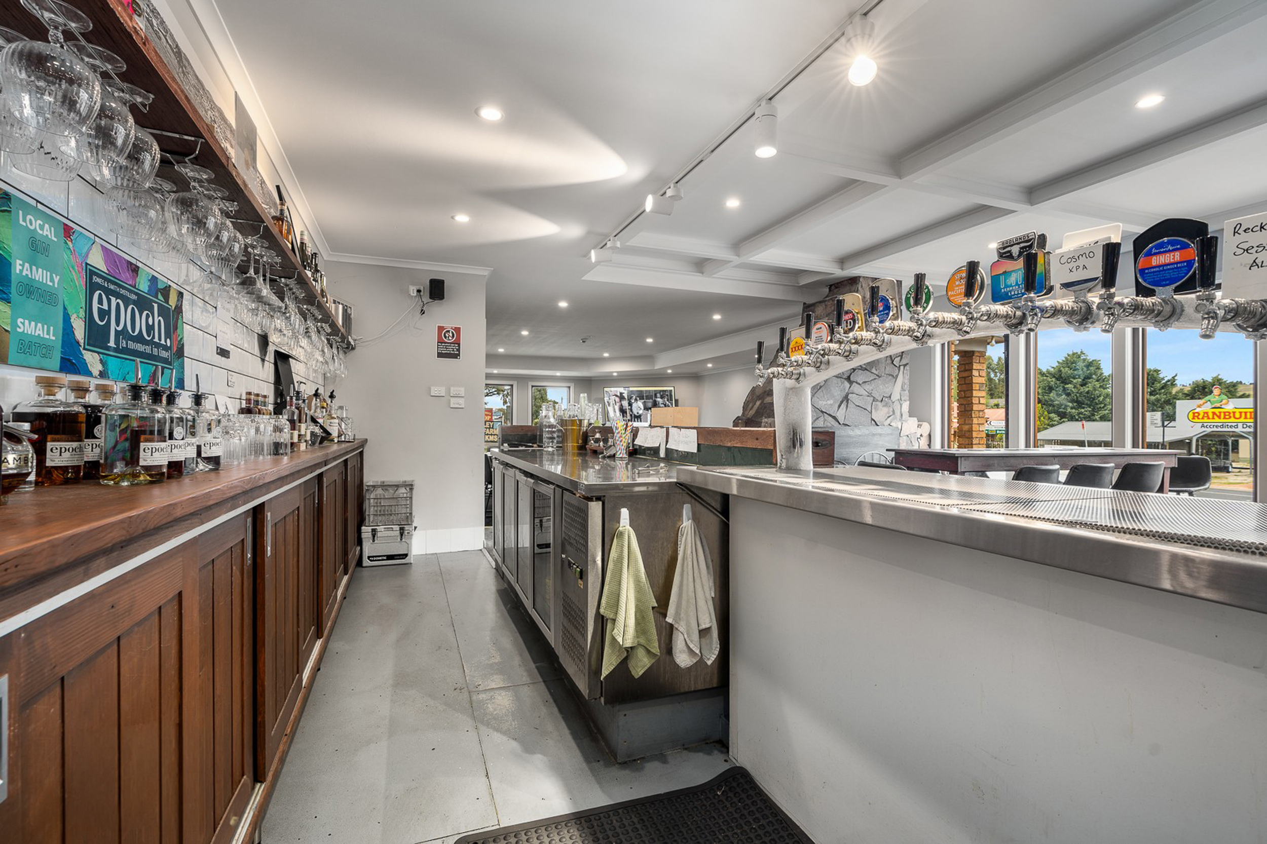 RARE FREEHOLD HOSPITALITY OPPORTUNITY IN ORANGES GROWING EASTERN CORRIDOR - 153HF