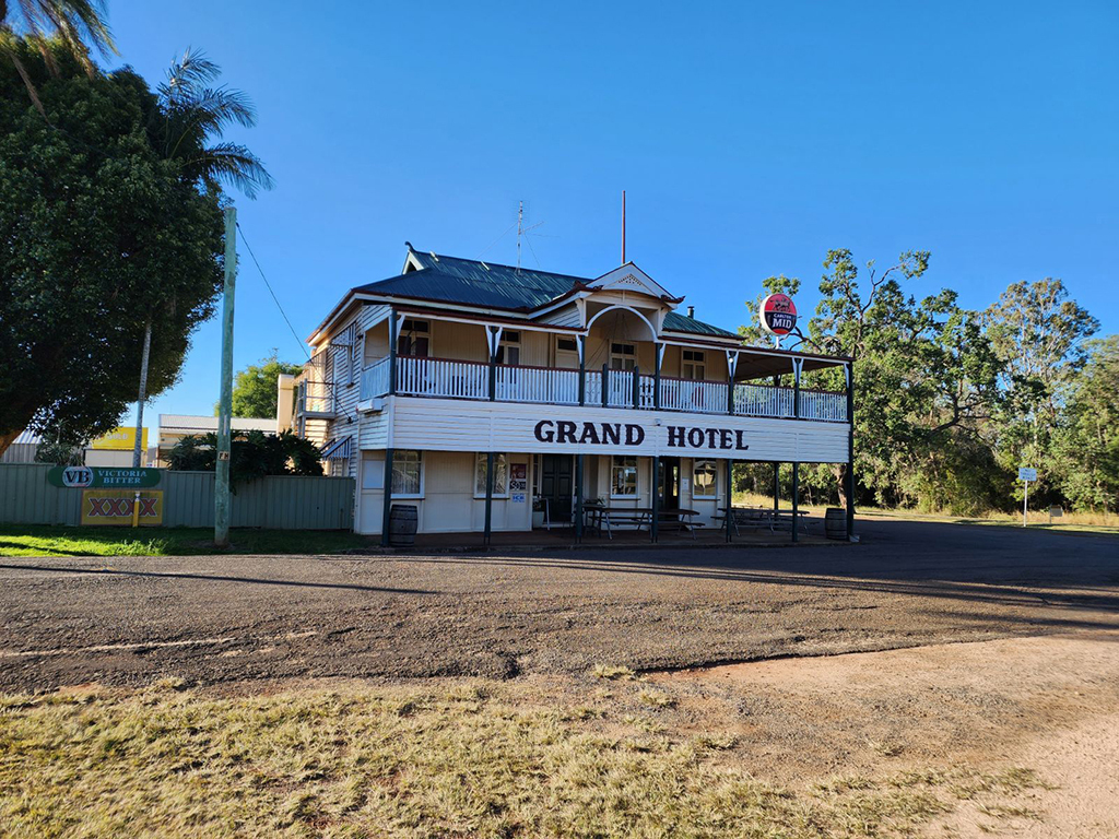 CLASSIC QUEENSLAND PUB - MOTIVATED VENDOR, OWNER SAYS SELL! - 105HF