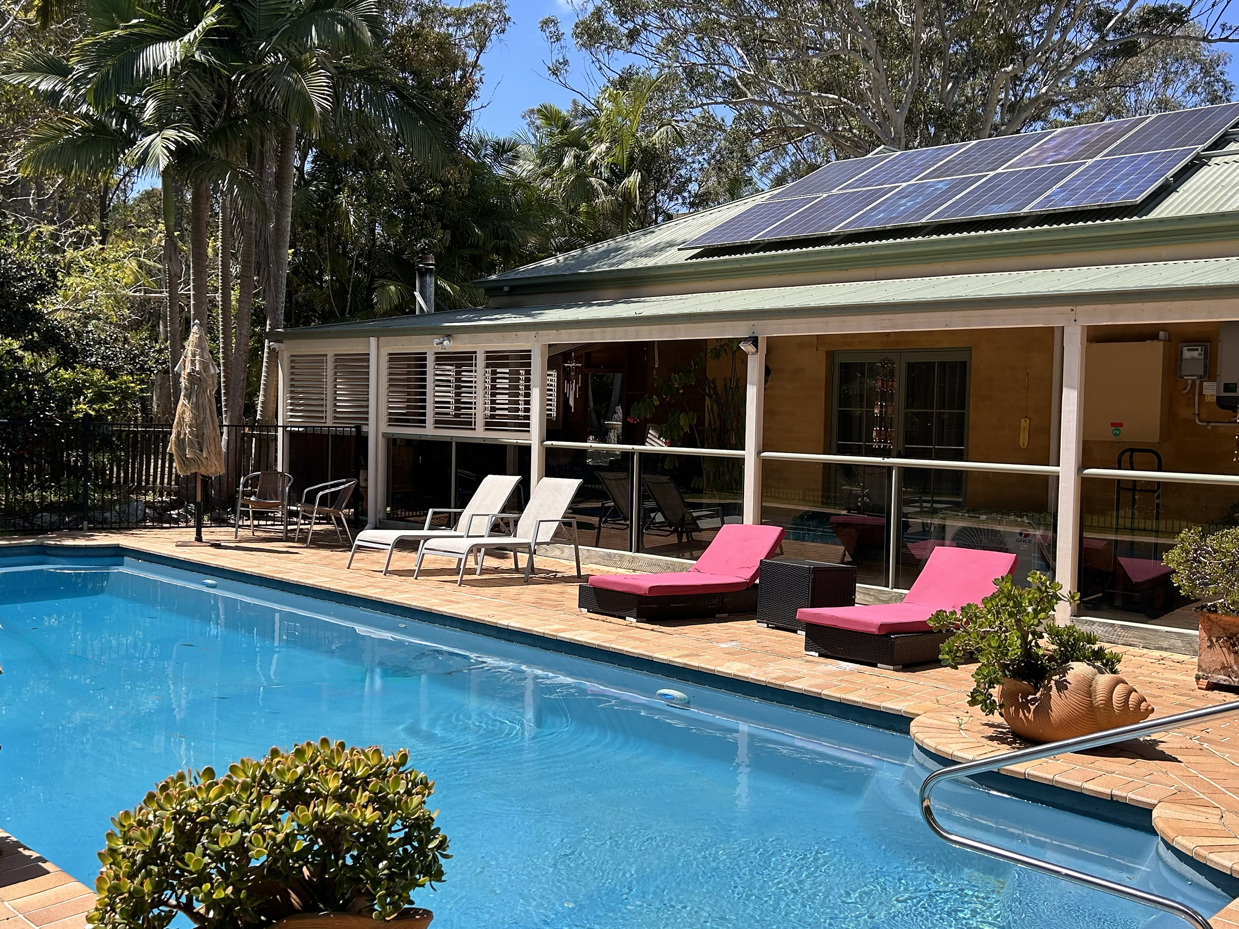 A Boutique Coastal Sanctuary With Income Potential - 2523mf