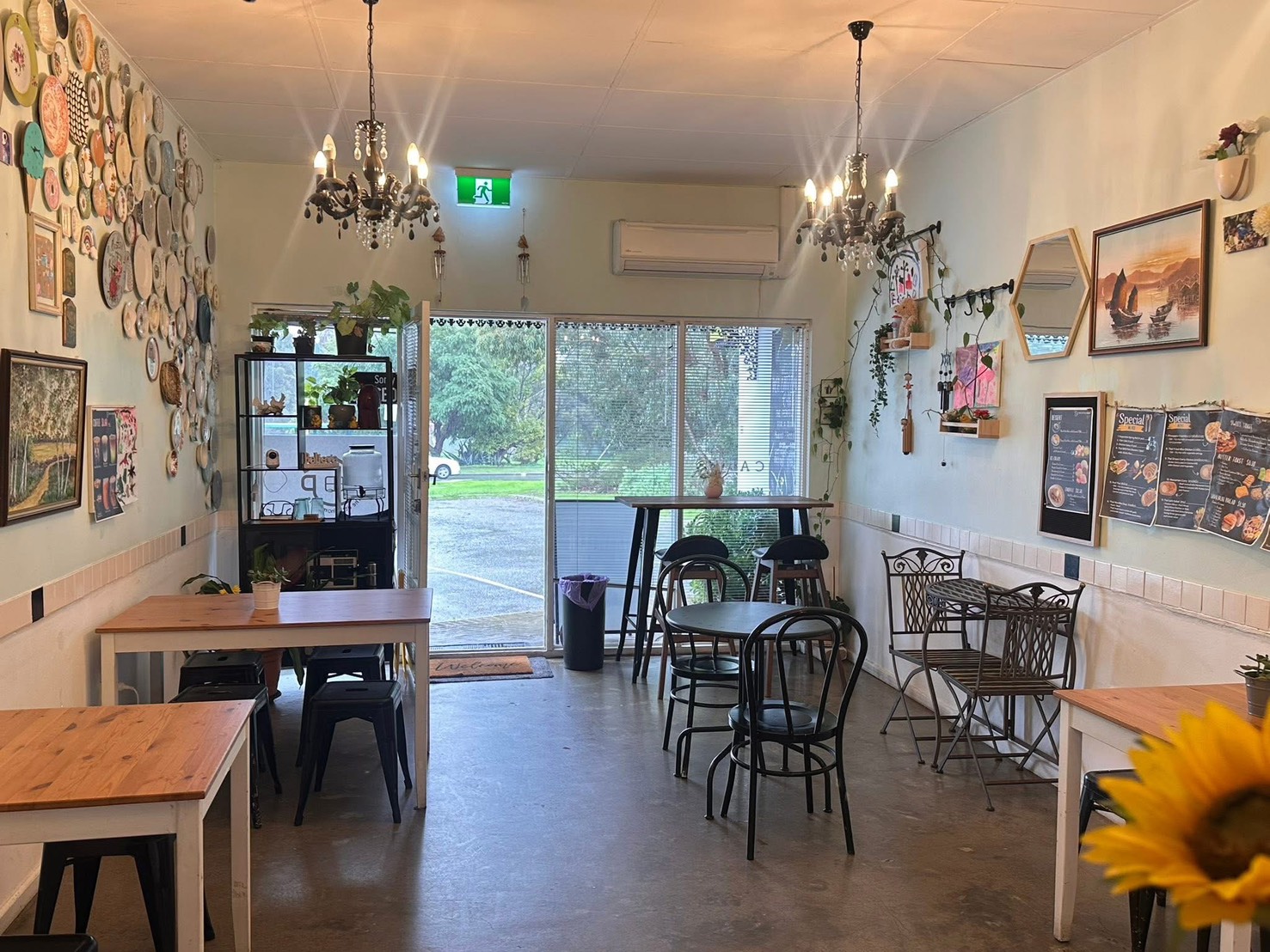 FOR SALE - Charming Neighbourhood Caf with Strong Local Following