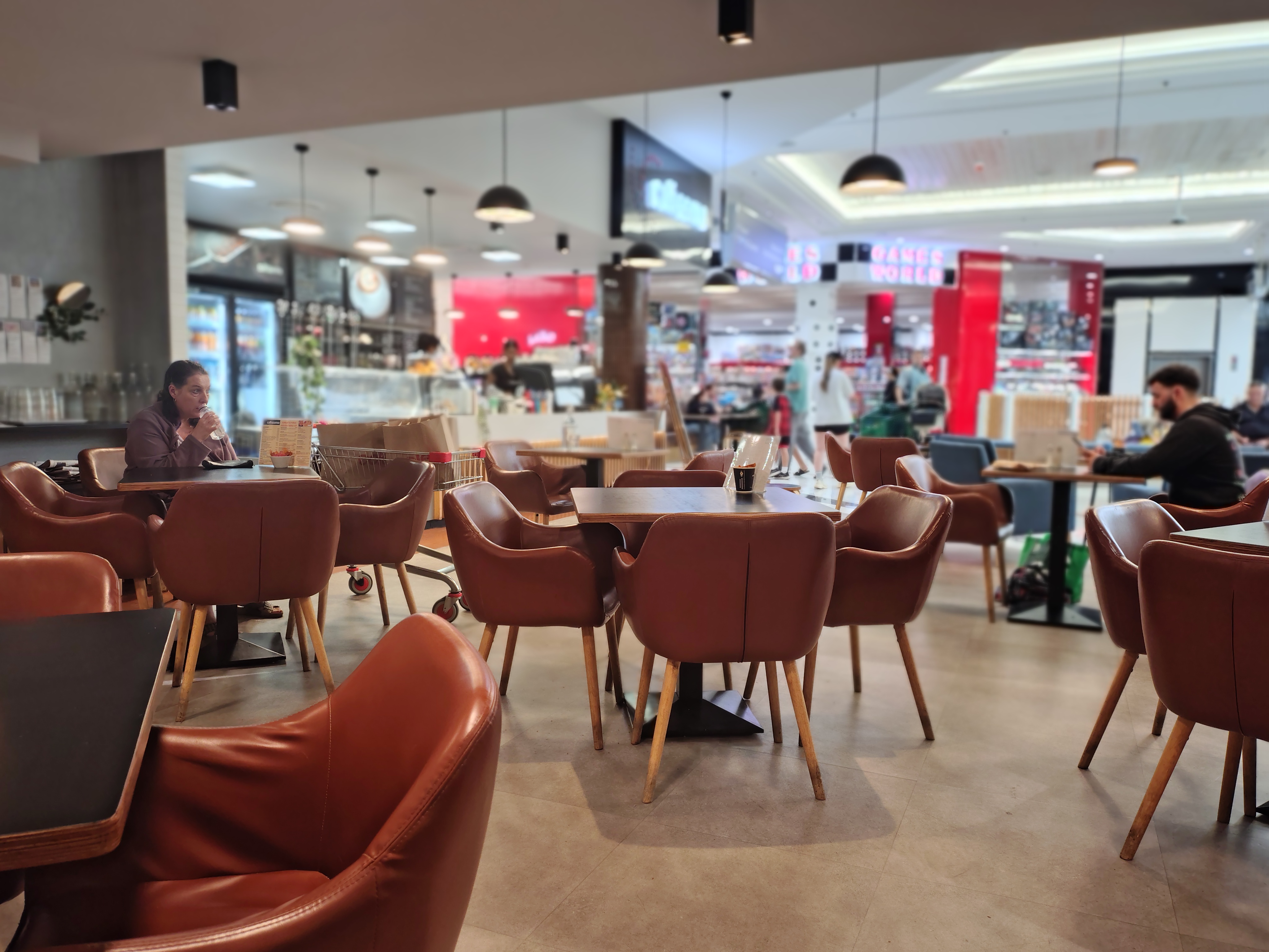 Premium Franchise Caf Opportunity in a High-Traffic Shopping Centre