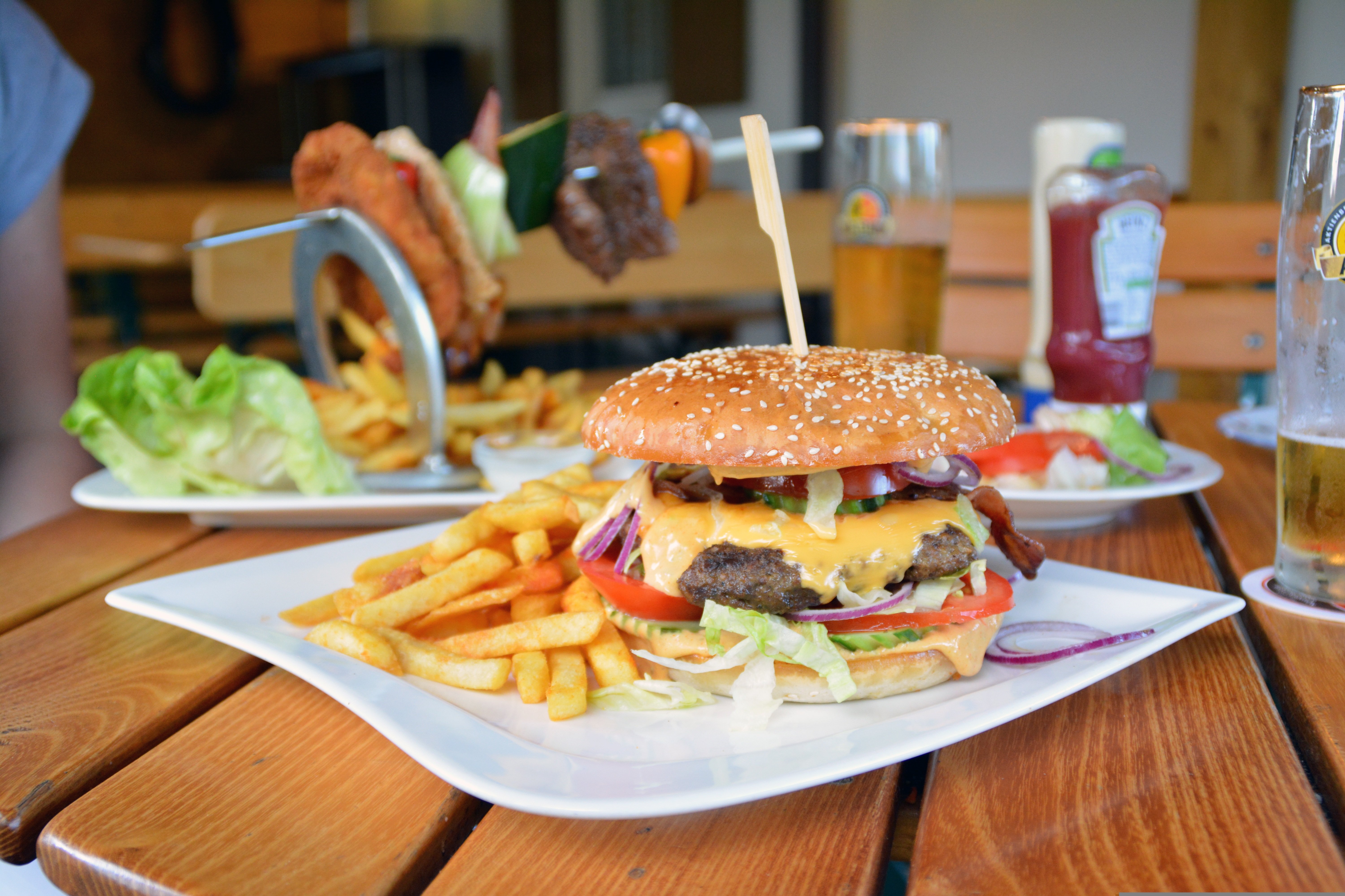 Stunning Caf with Liquor Licence - Prime Wembley Location