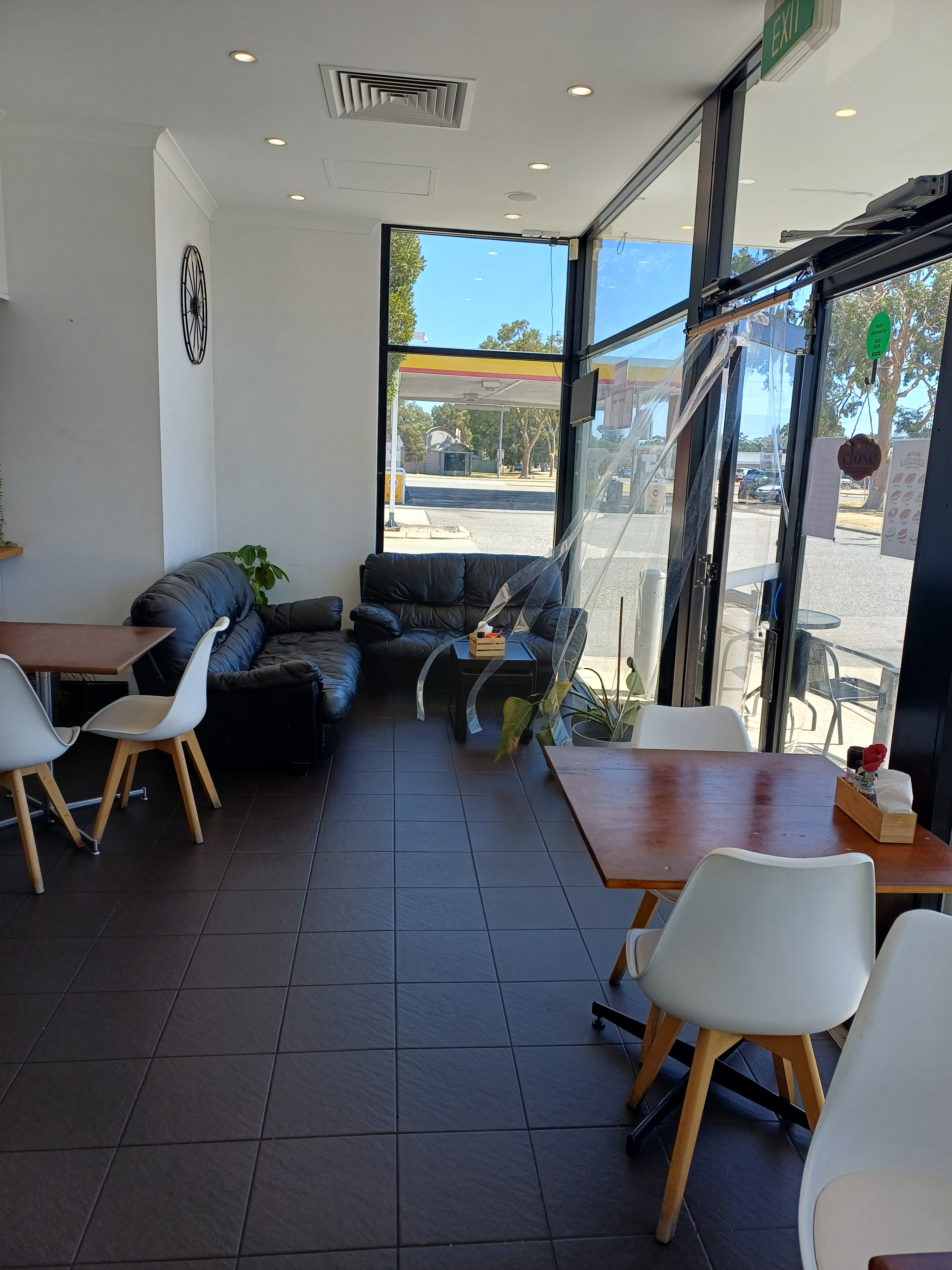 Thriving Caf with Drive-Through in Prime Shopping Centre Location - For Sale!