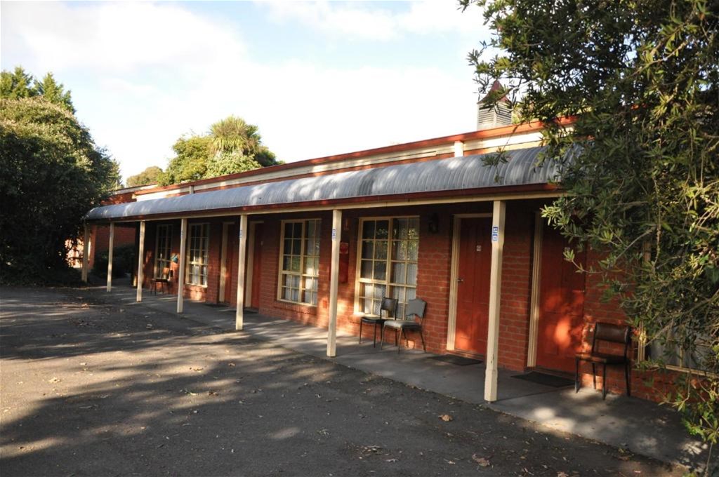 Freehold Going Concern 24 Key Motel with Approved Permit for 20 Additional Rooms