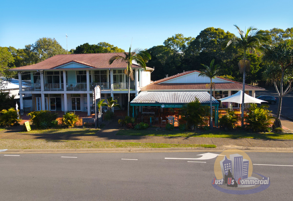 Business Opportunity: Prime Location, Fully Equipped Cafe!