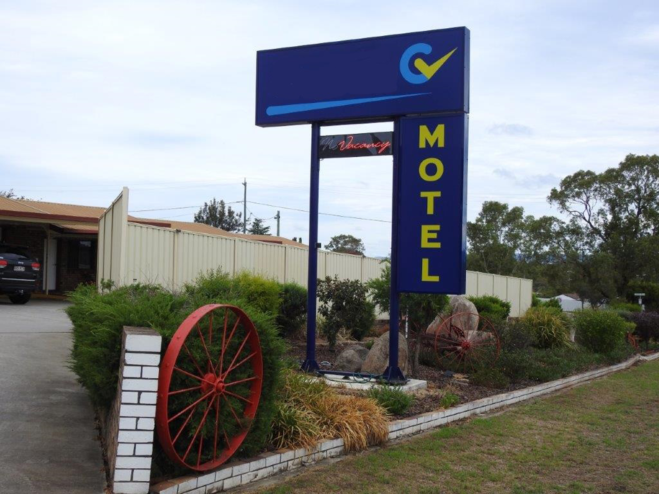 FREEHOLD MOTEL WITHIN 2.5 HOURS OF BRISBANE  2290MF