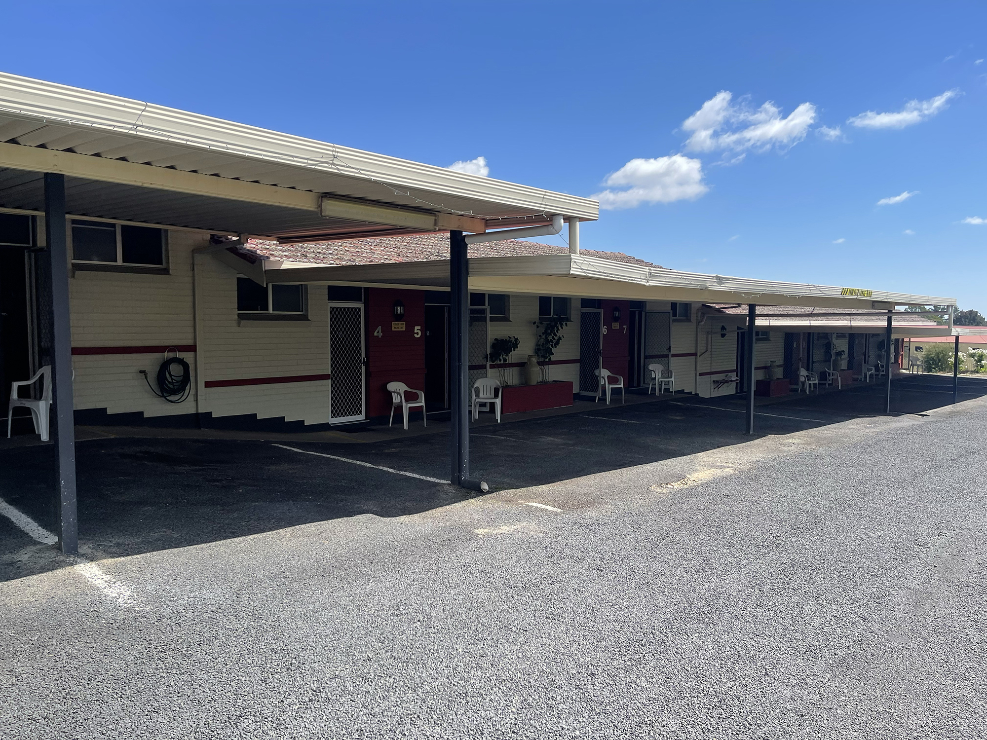 Established Freehold Motel with Highway Exposure and Expansion Potential  566MF