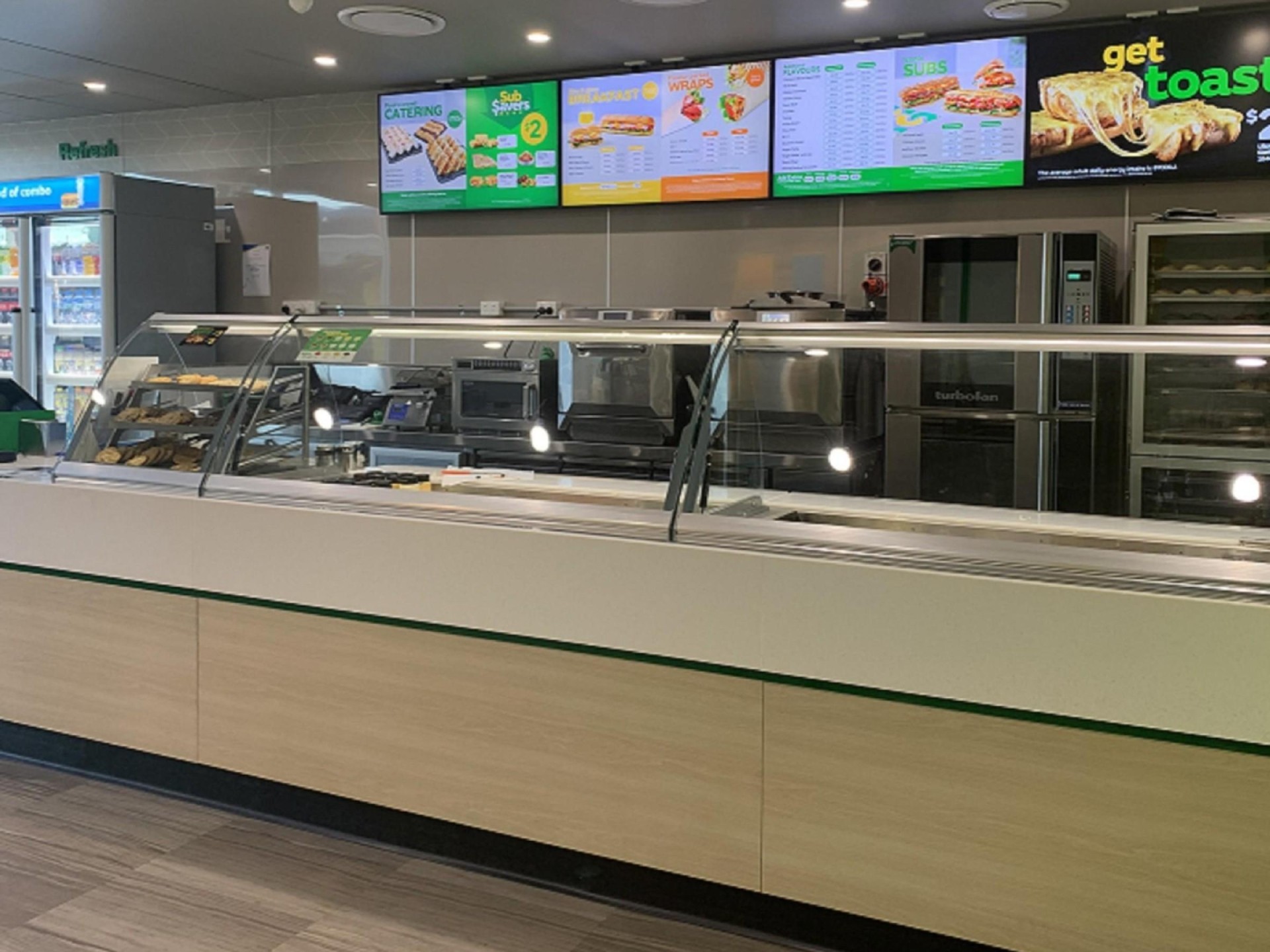 Subway Surfers Paradise, Remodelled, Rent reduction! Ideal first store! 491 visa possible!