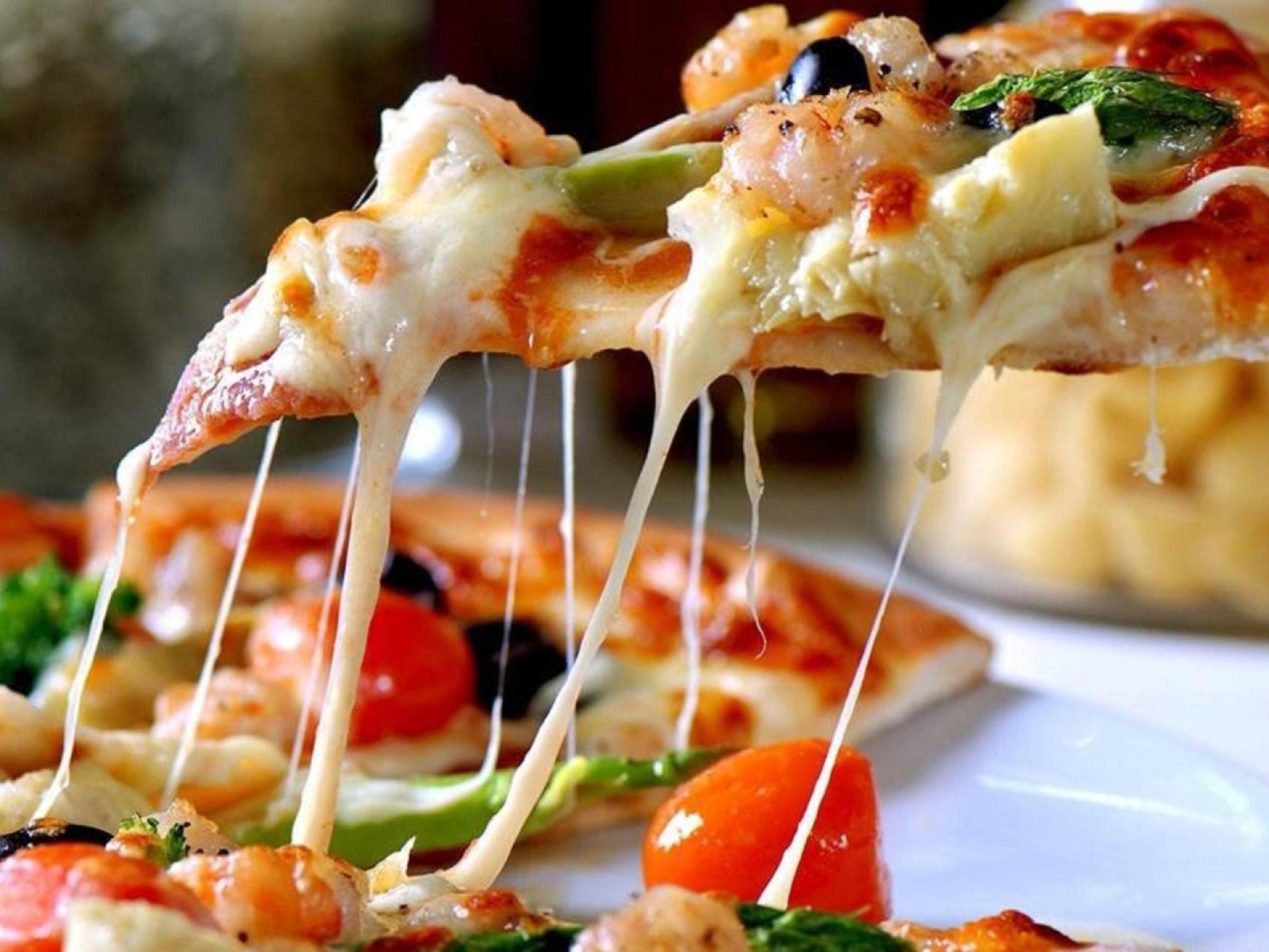 Dominos Pizza! Gladstone area! TO $35,000 per week, Long Lease, Remodelled! Suit owner operator!