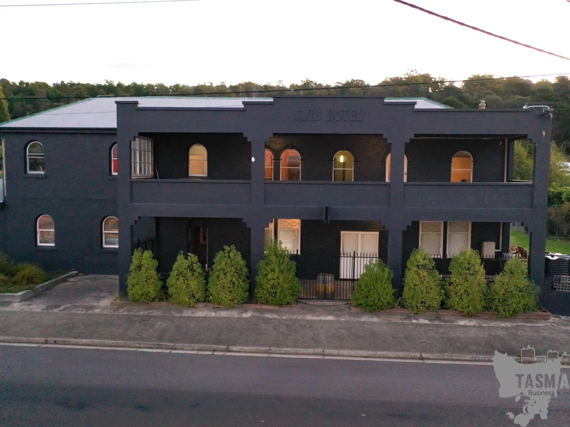EXTRAORDINARY OPPORTUNITY RENOVATED 10 ROOM HOTEL & RESTAURANT, BAR & BOTTLESHOP