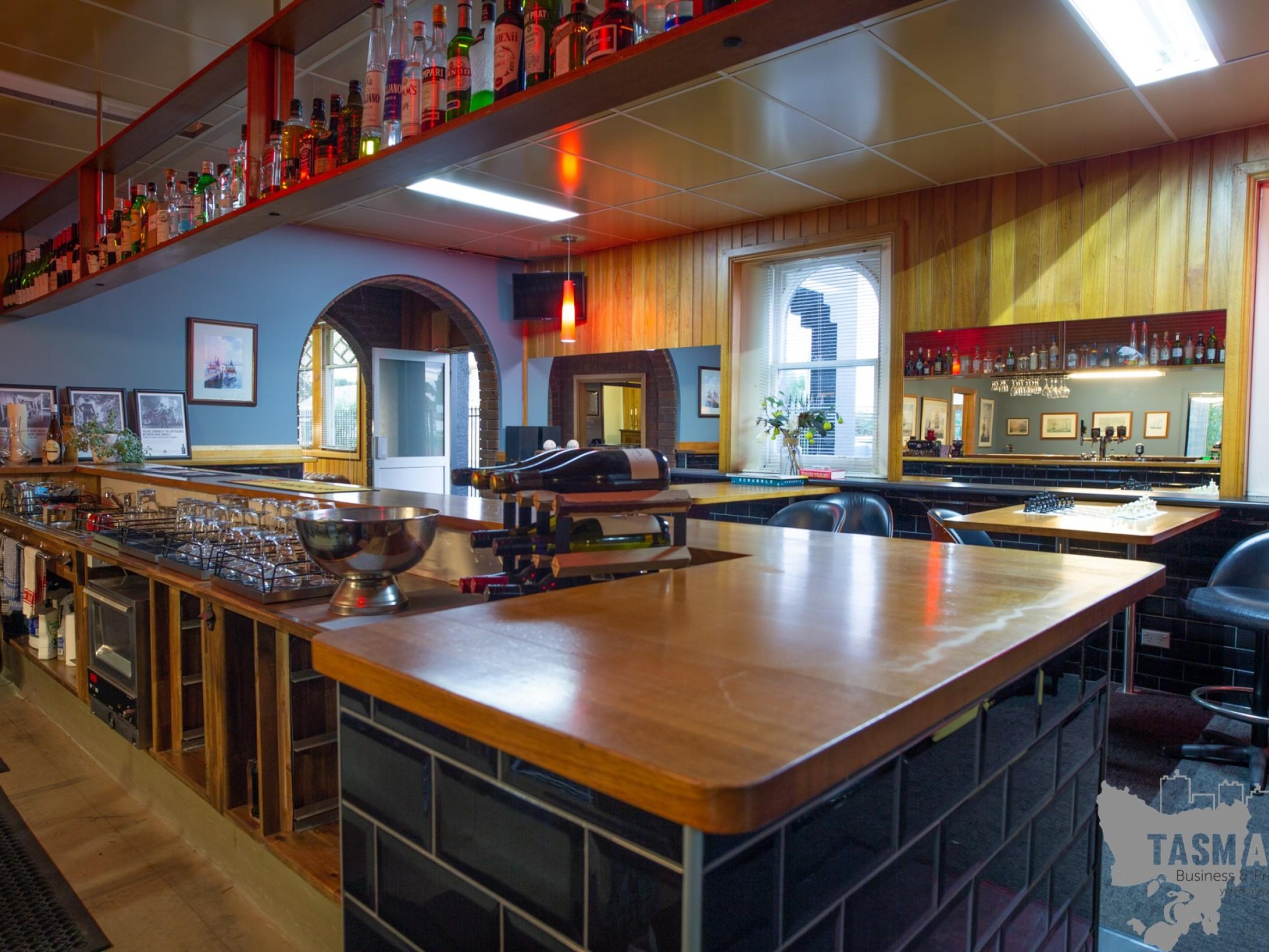 EXTRAORDINARY OPPORTUNITY RENOVATED 10 ROOM HOTEL & RESTAURANT, BAR & BOTTLESHOP