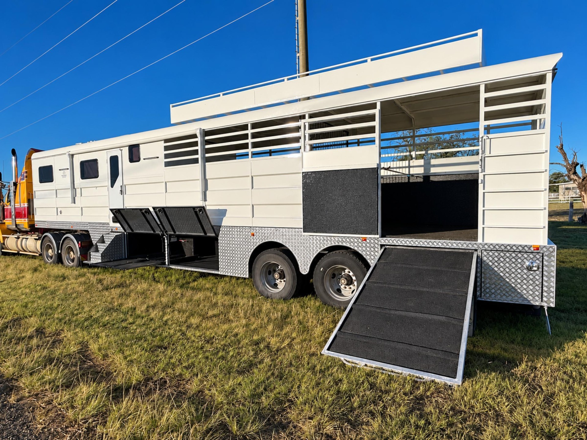 Chuck Wagon Fitouts. Equine Fitout Business.
