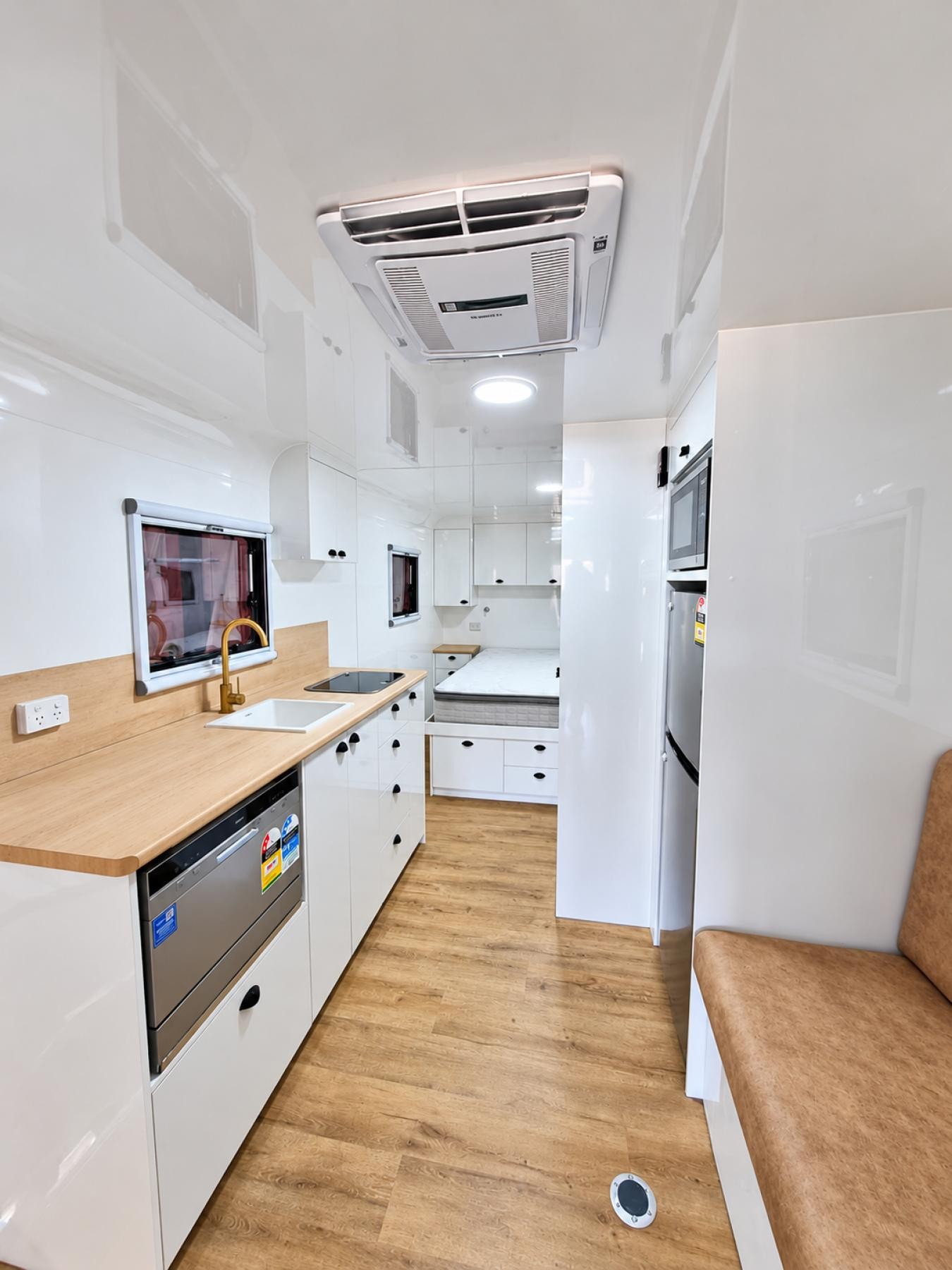 Chuck Wagon Fitouts. Equine Fitout Business.