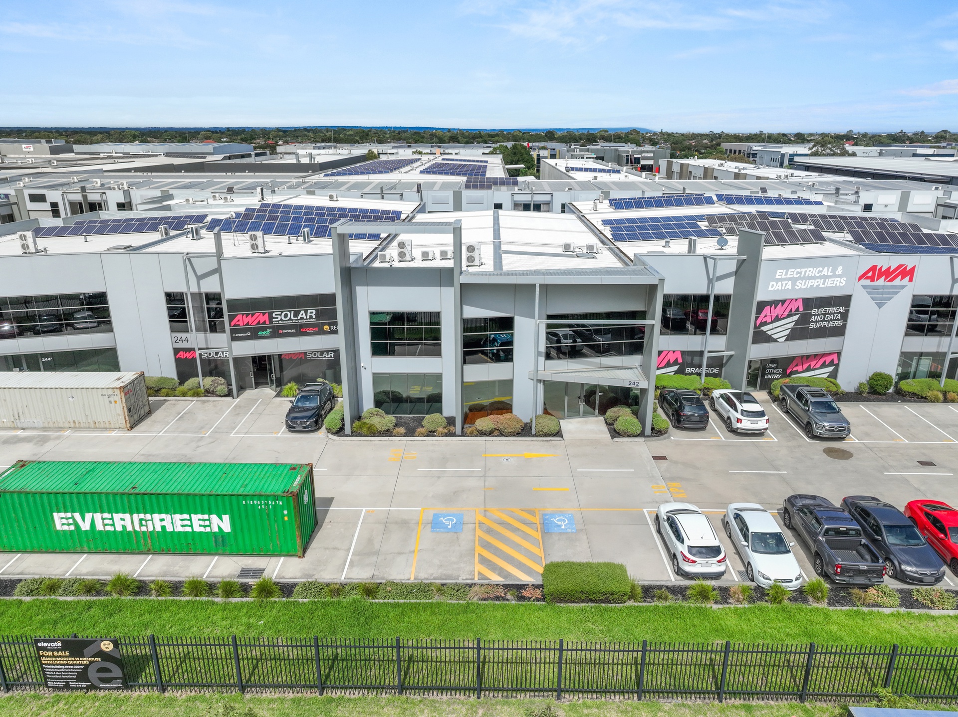 IMMACULATE CORPORATE OFFICE/WAREHOUSE WITH EXCEPTIONAL GOVERNOR ROAD EXPOSURE