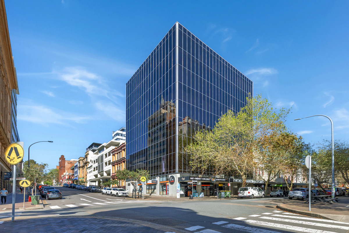 Spacious retail or office suite, superb location