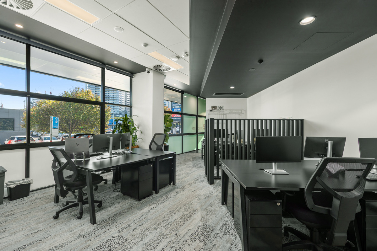 A-grade office in high-exposure corner location