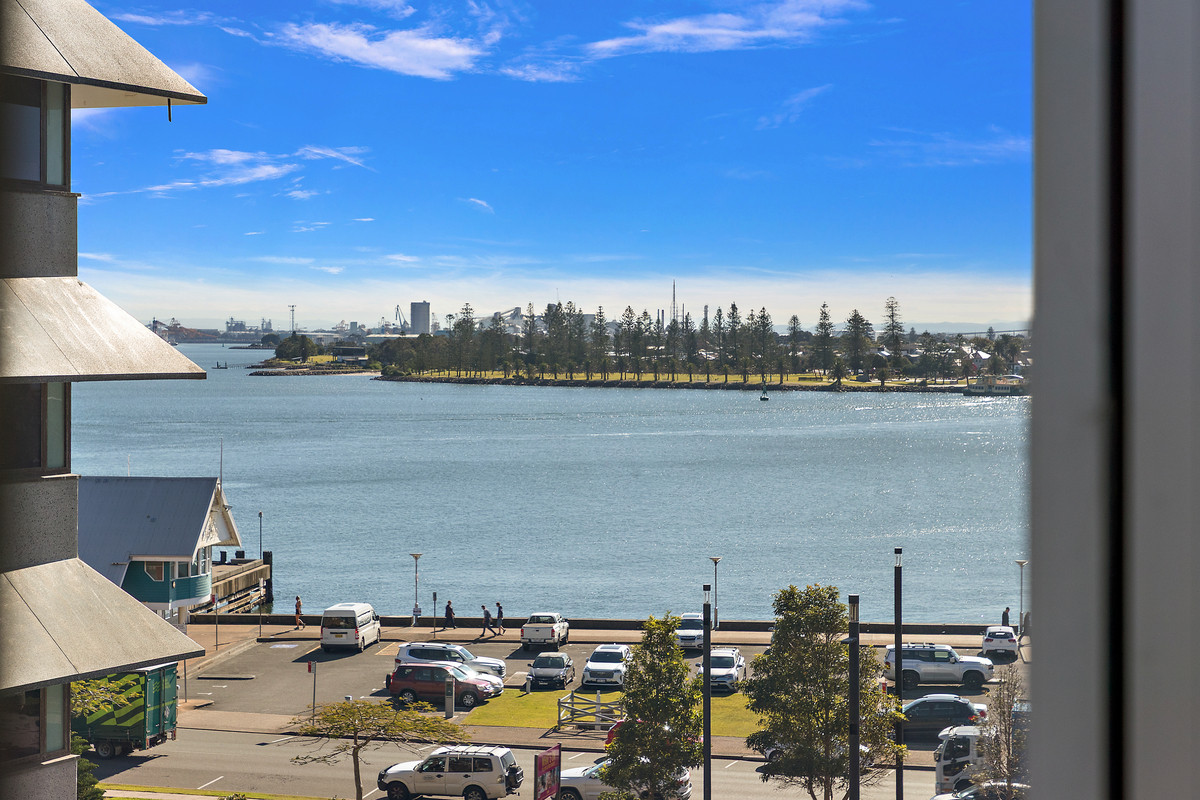 Affordable CBD office with harbour views and natural light