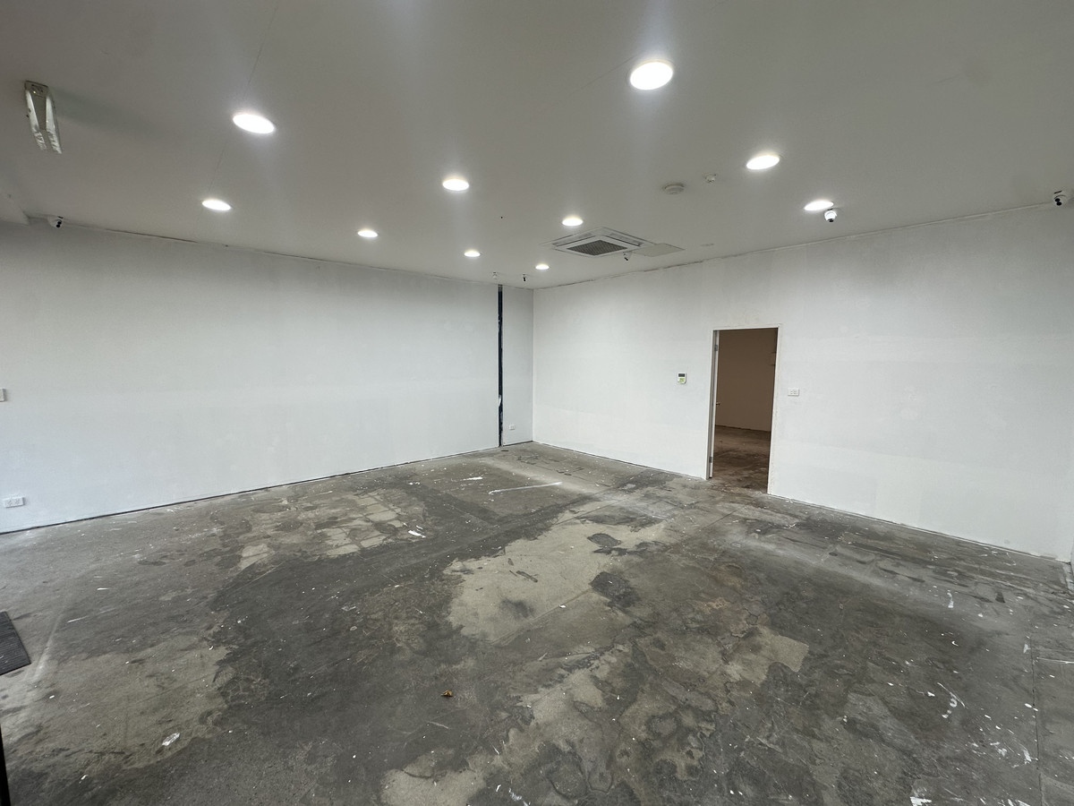 Flexible commercial or retail space with exposure