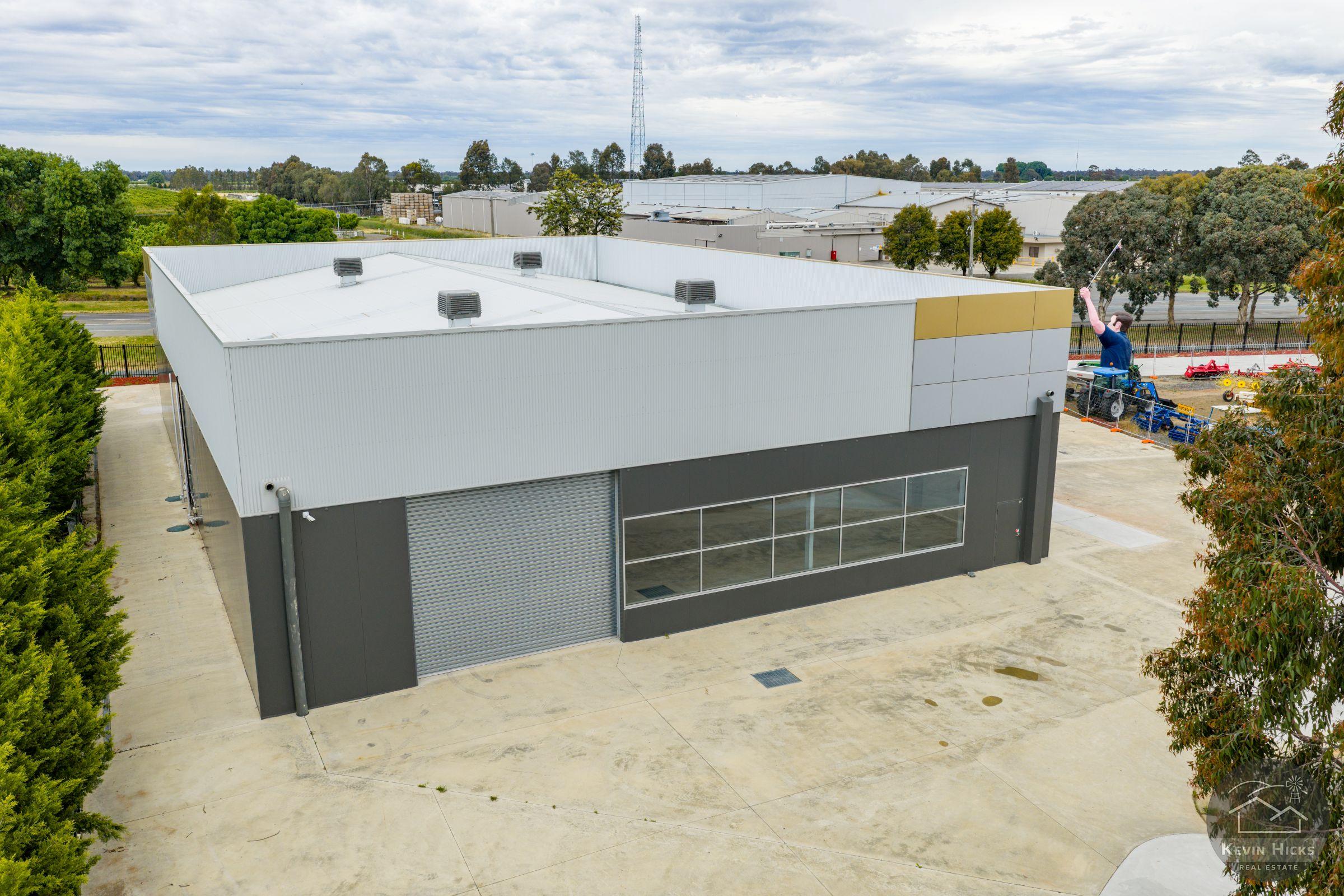 New high clearance showroom, highway frontage
