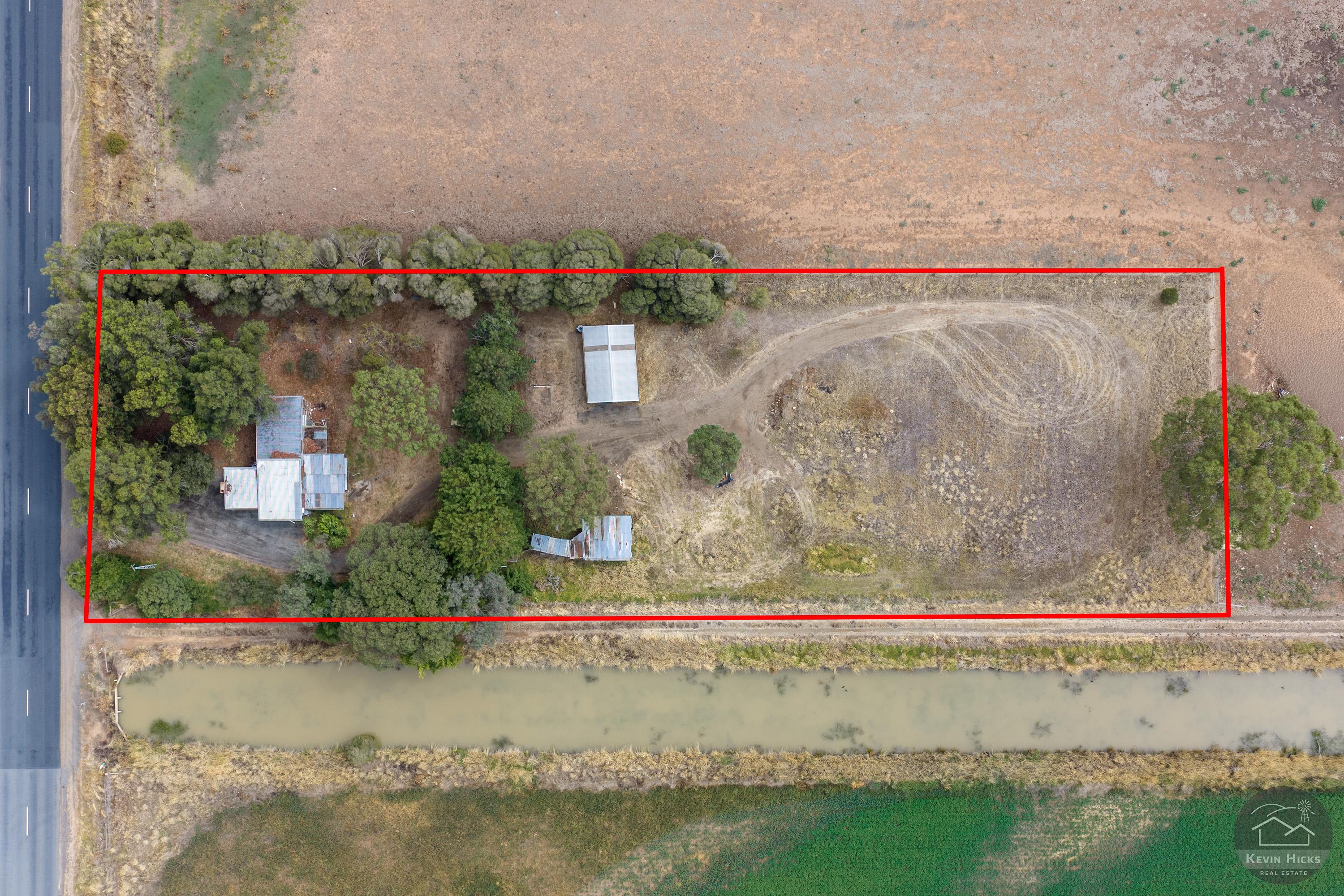 Rare 1.3 Acre Lifestyle Opportunity