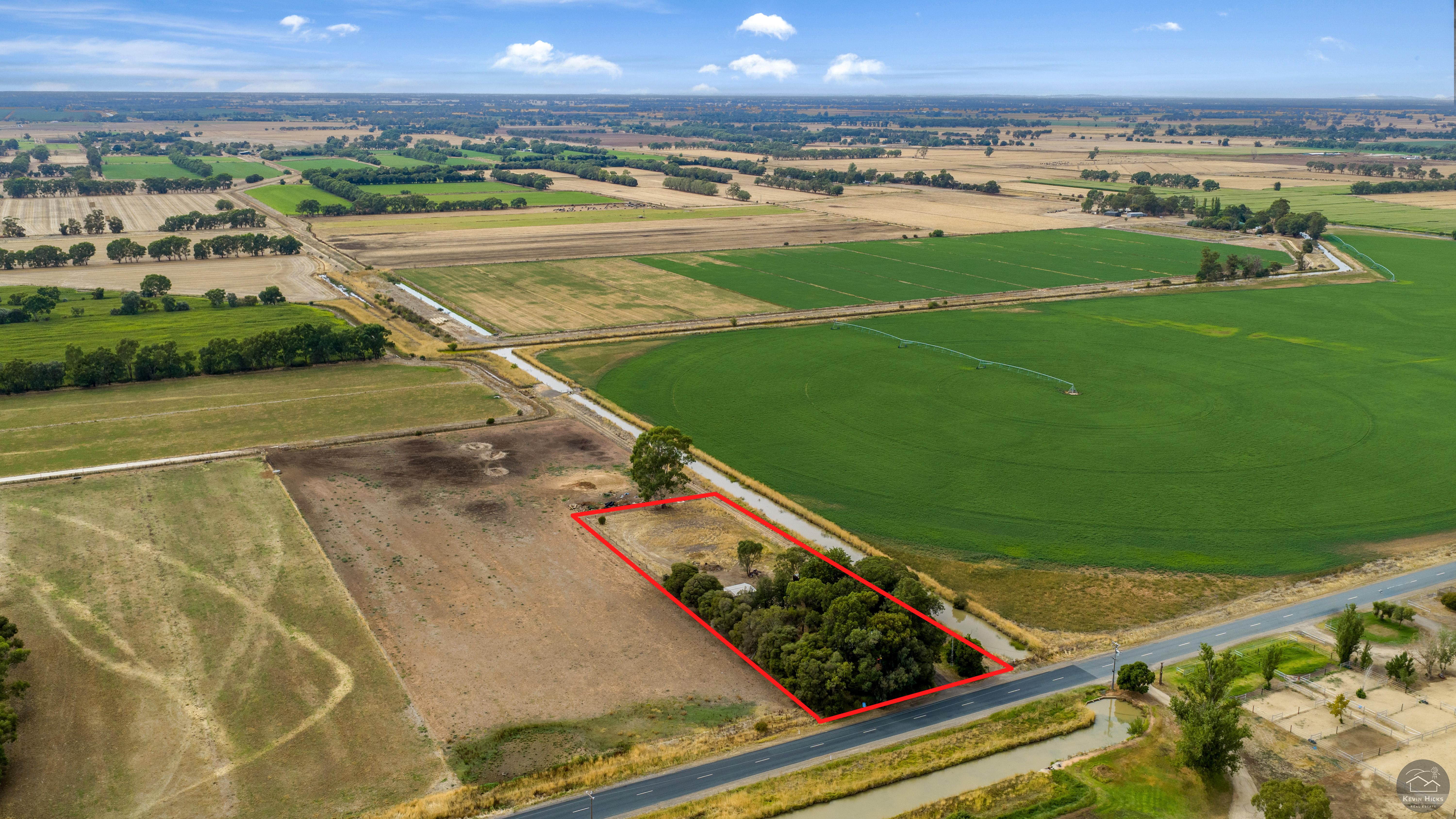 Rare 1.3 Acre Lifestyle Opportunity