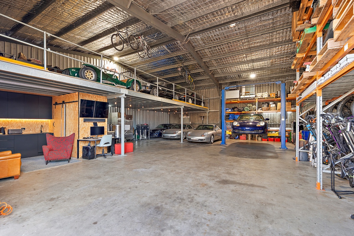 Quality Industrial Units in Tightly Held Complex of Three
