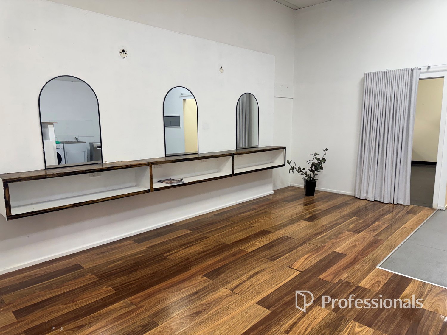 Great Retail Shop / Office or Therapist Salon in the Centre of Mildura's City Heart