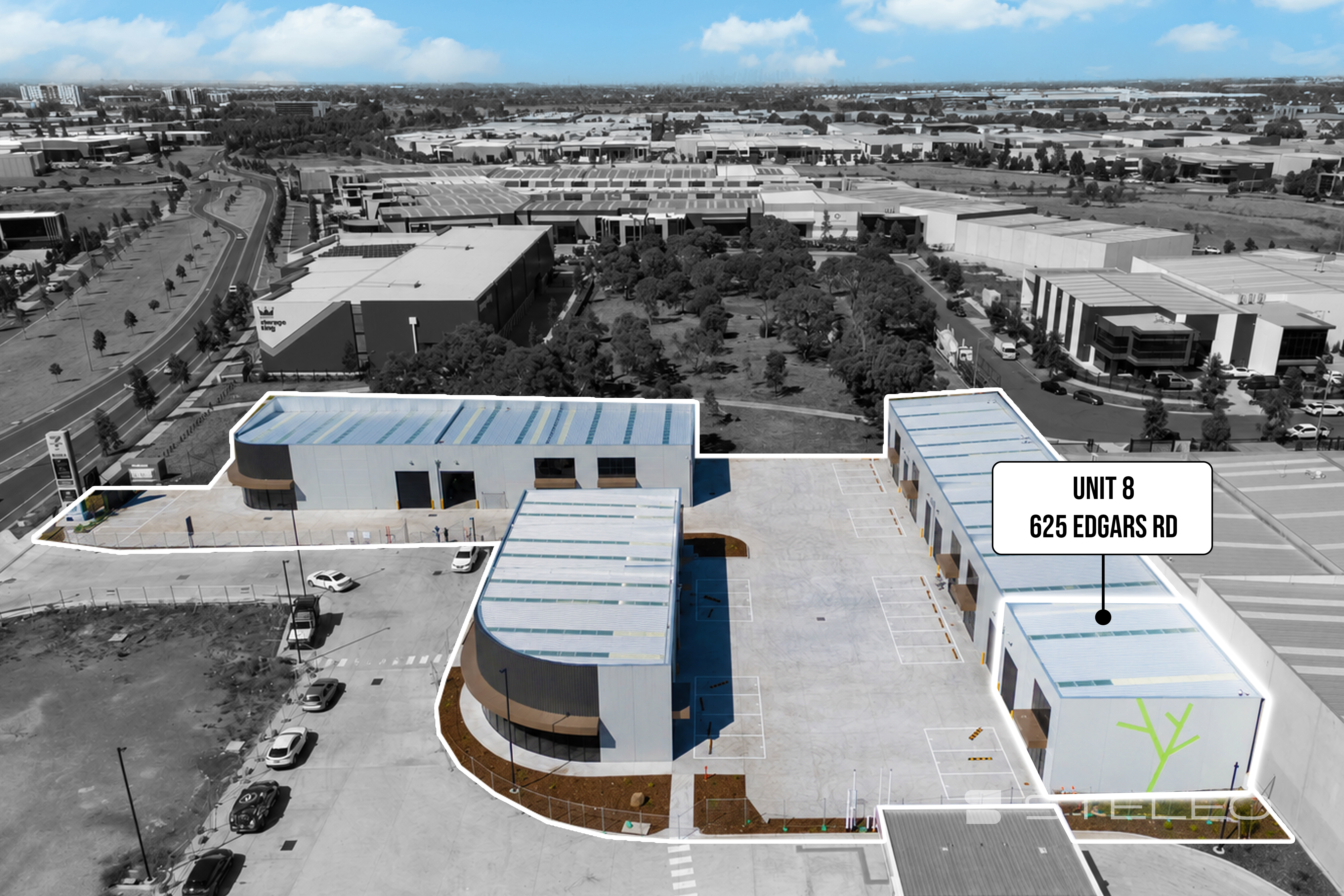 HIGH-EXPOSURE PREMISES | NEXT TO STARBUCKS & 7-ELEVEN