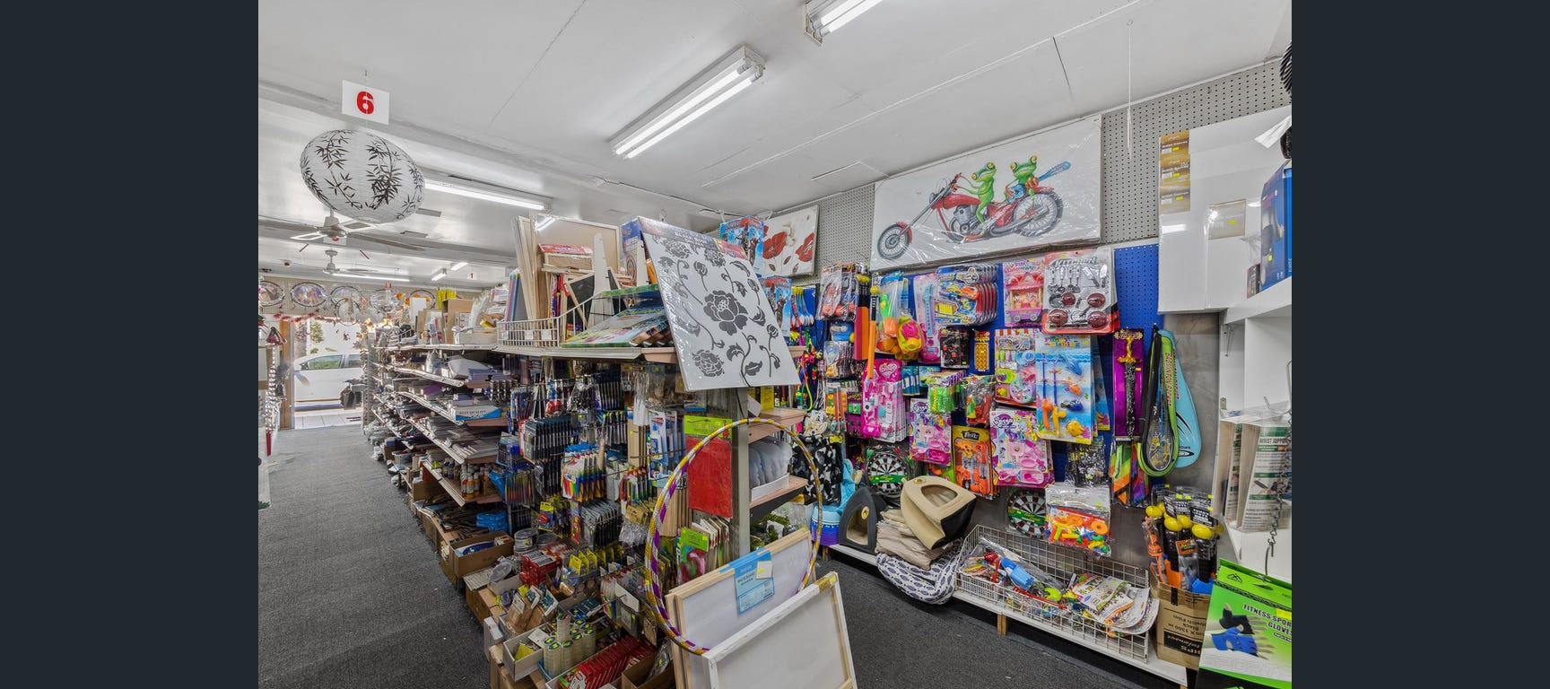LARGE RETAIL OUTLET IN PRIME EXPOSED HIGH TRAFFIC LOCATION