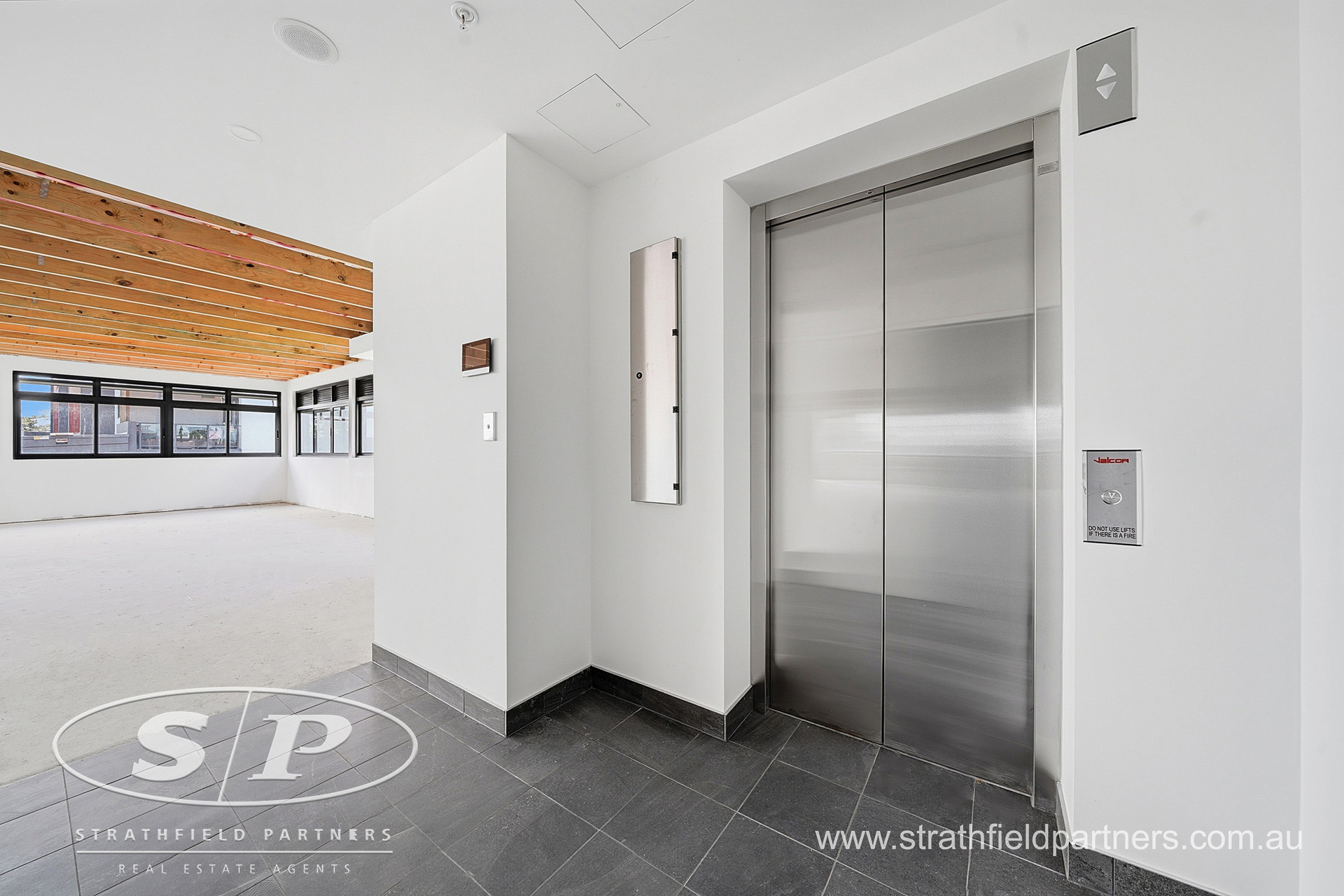 816sqm High Exposure Commercial Office with Ample Parking