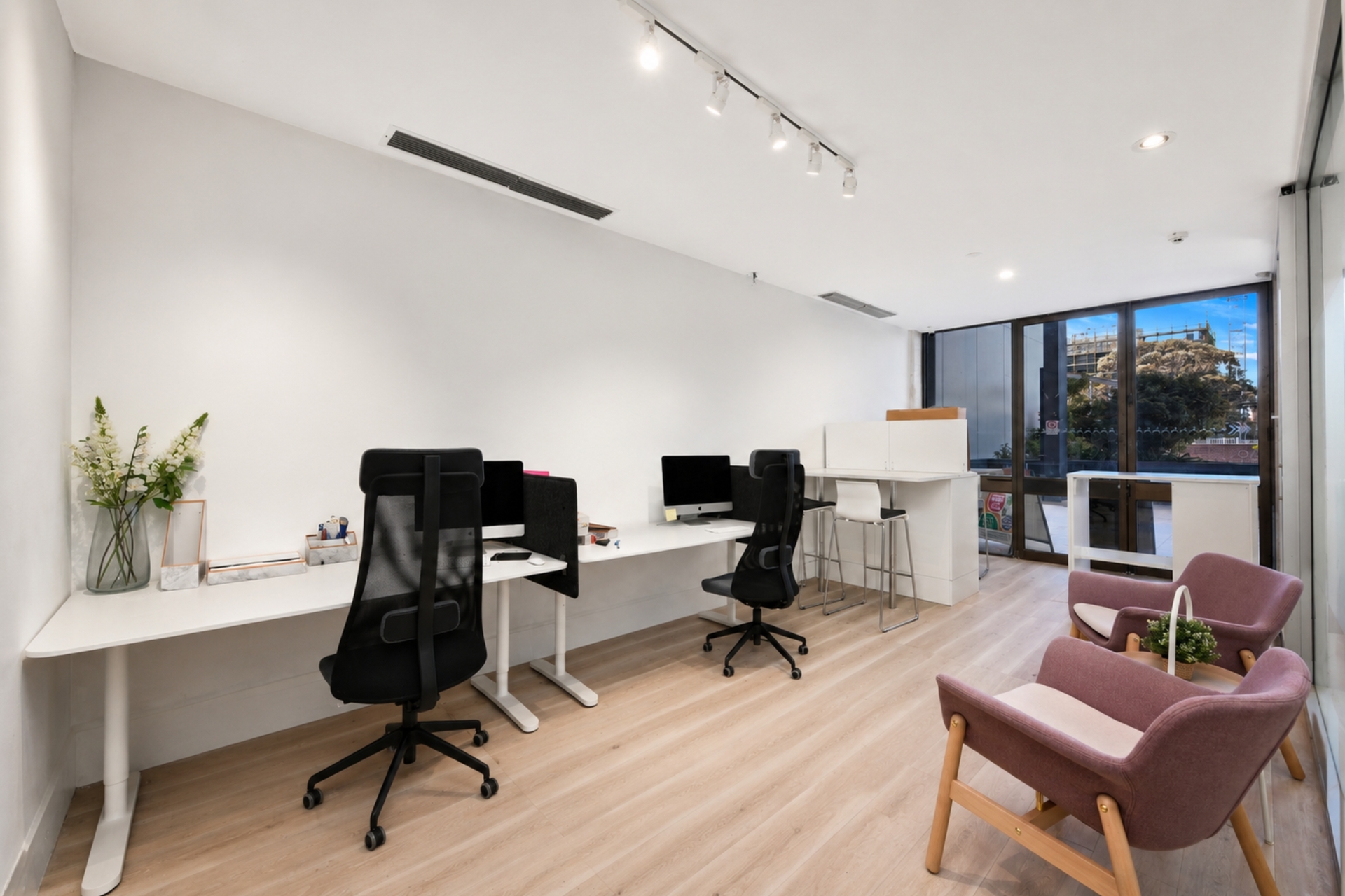 REFURBISHED OFFICE SPACE IN PRIME LOCALE