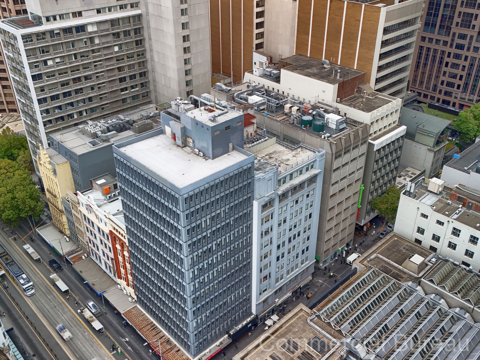 Half
floor of 212 sqm plus
176 sqm Rooftop Terrace