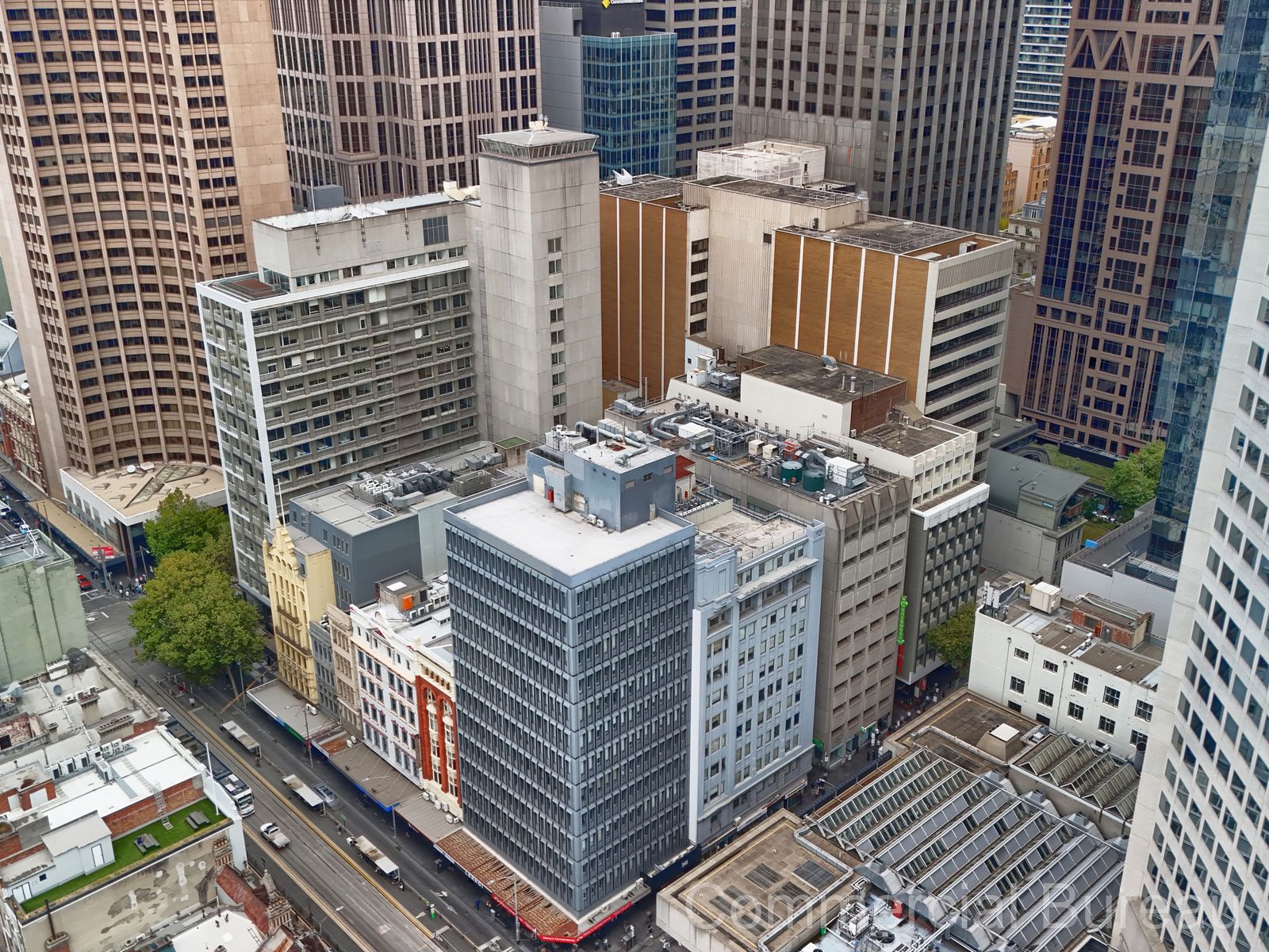 Half
floor of 212 sqm plus
176 sqm Rooftop Terrace