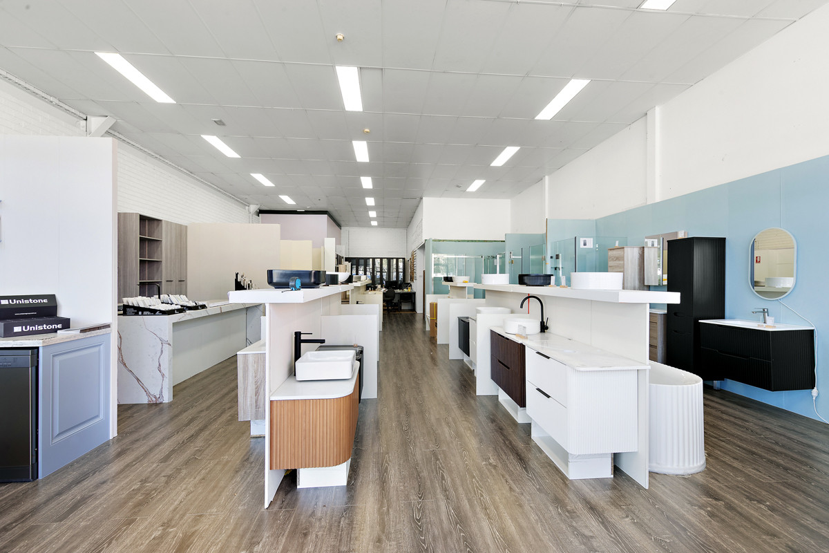 Showroom and retail space with high street exposure