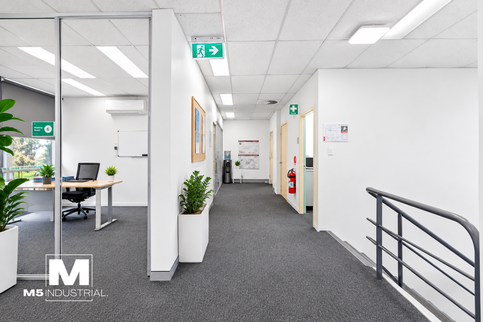 809sqm* Office, Warehouse/Showroom| 130m* to M5 on/off ramp