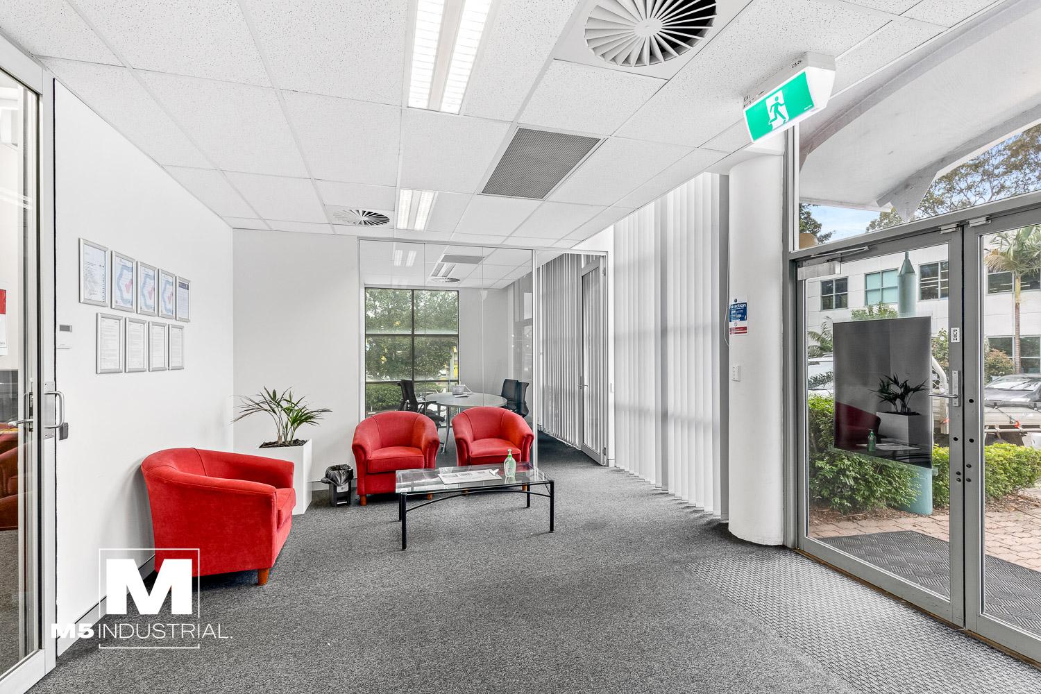 809sqm* Office, Warehouse/Showroom| 130m* to M5 on/off ramp