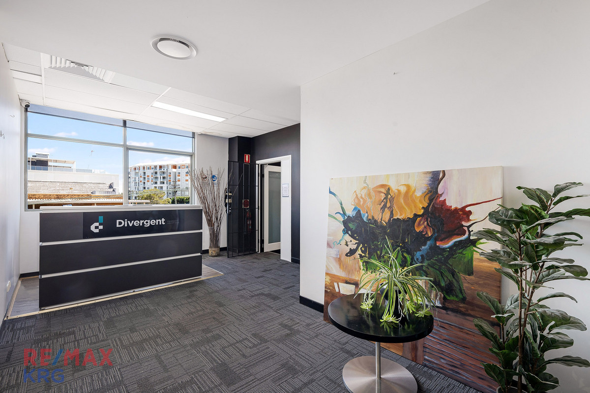 Mortlake / Breakfast Point Office Level One 90sqm Plus Shared Reception 2 Secure Garages