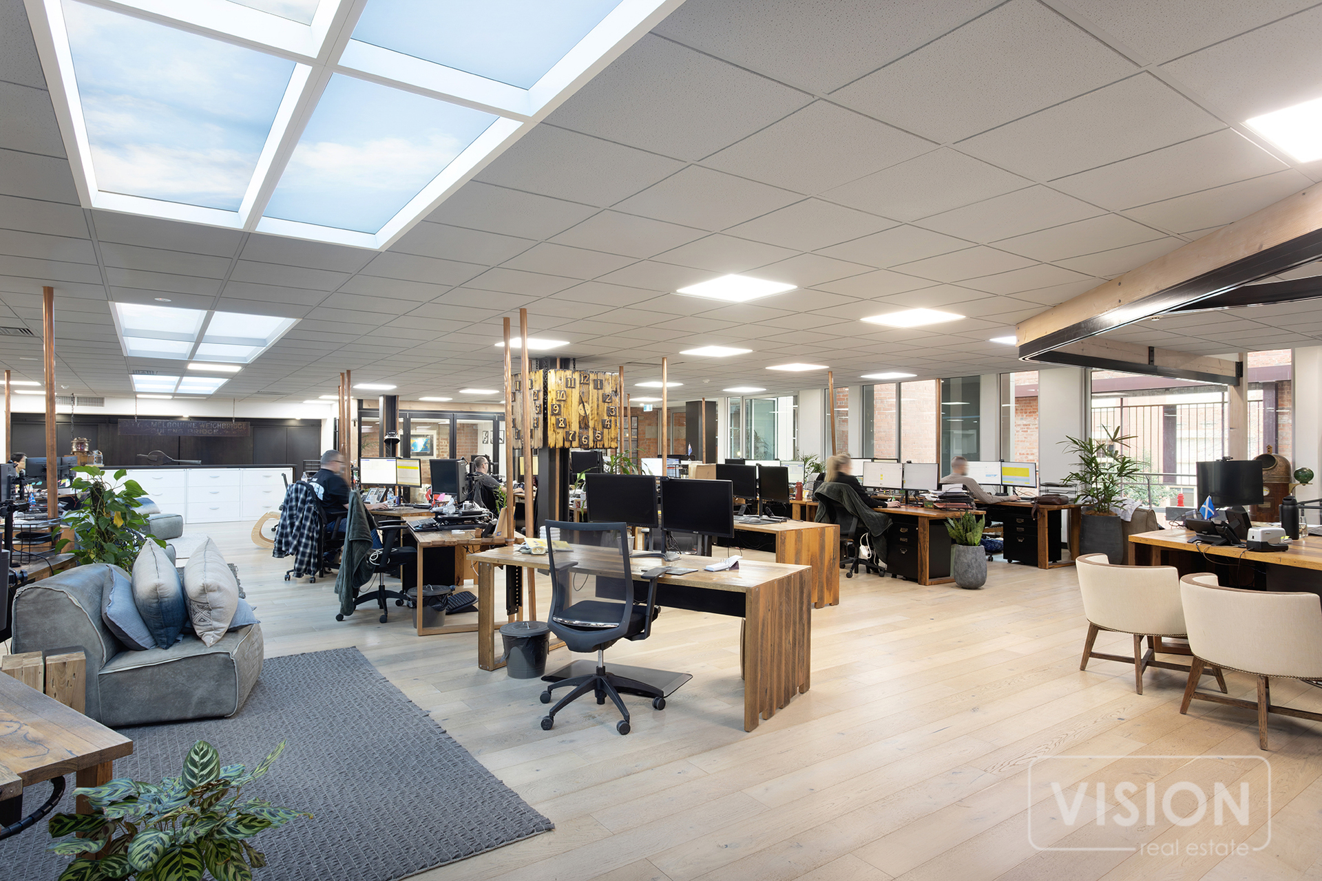 MODERN FIRST FLOOR OFFICE
- POTENTIAL 7% RETURN