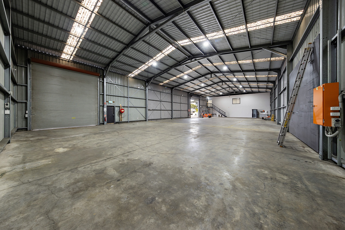Freestanding warehouse and showroom with hardstand