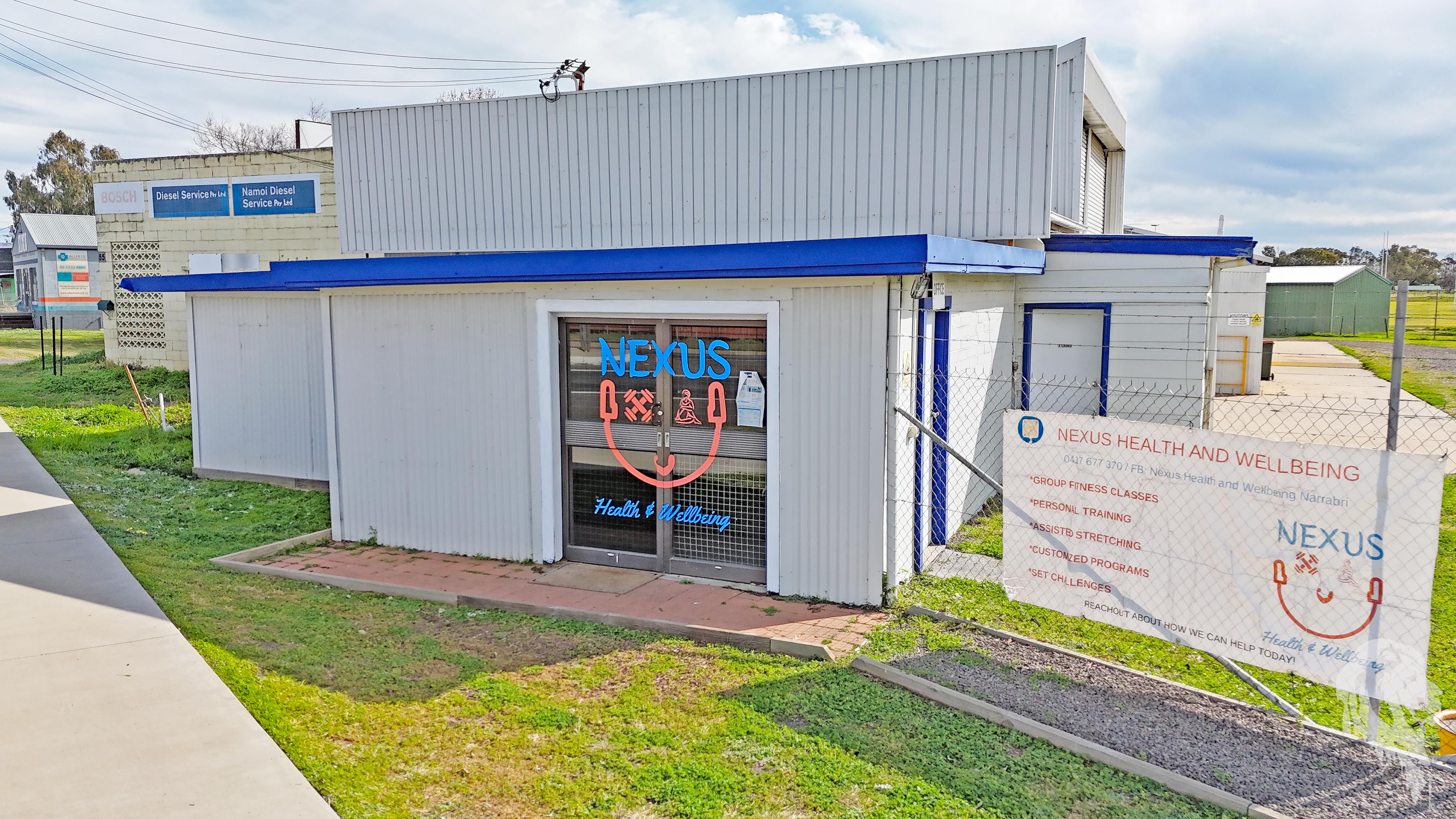 FLEXIBLE COMMERCIAL PREMISES WITH HIGHWAY FRONTAGE