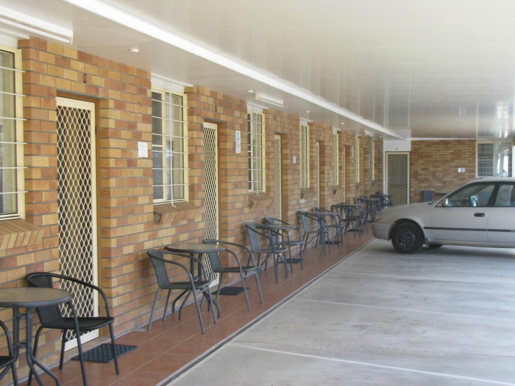 A RARE FREEHOLD MOTEL OPPORTUNITY! - 892MF