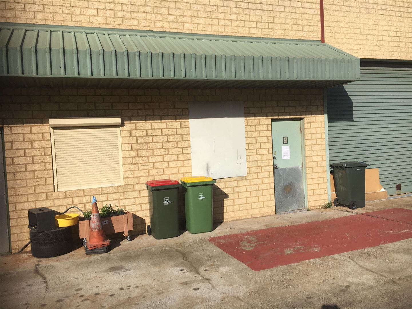 Functional Warehouse with Exclusive Rear Yard